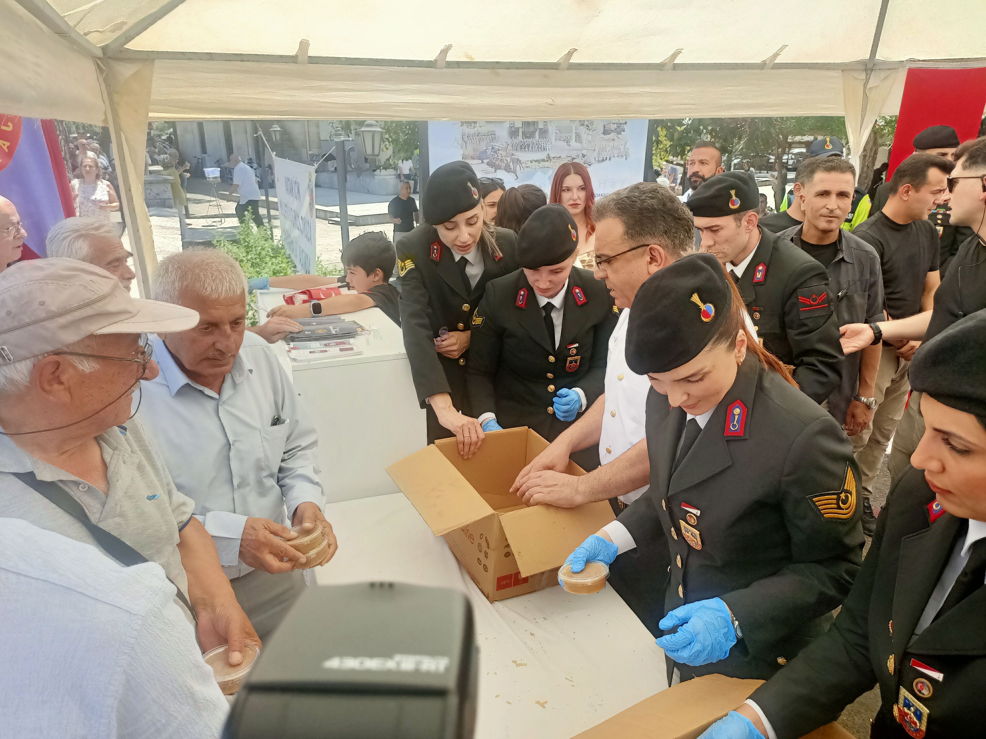 Jandarma Sehitlerini Unutmadi 669499 8D56C3