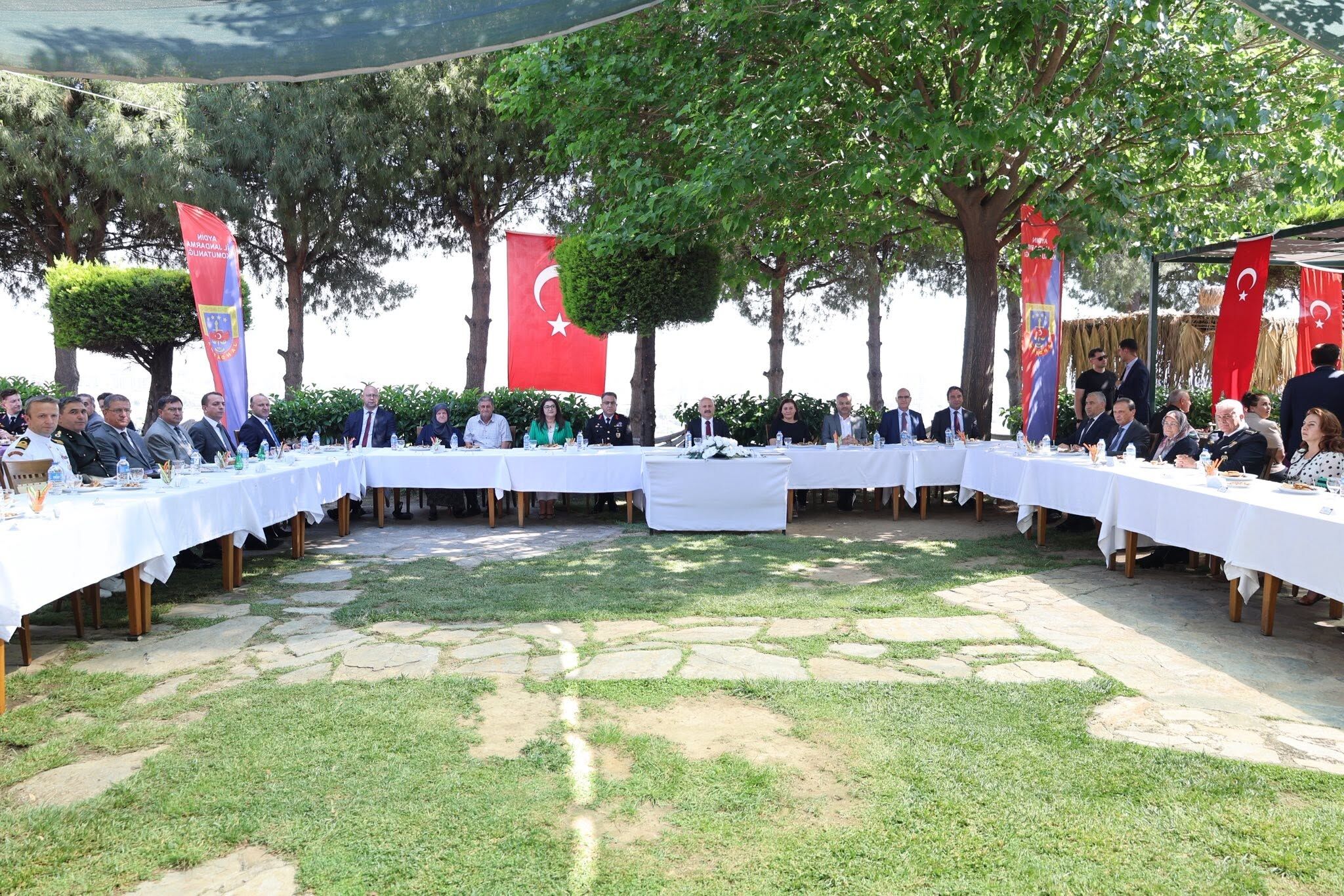 Jandarmadan Aydinda Anlamli Kutlama 669654 4B9139