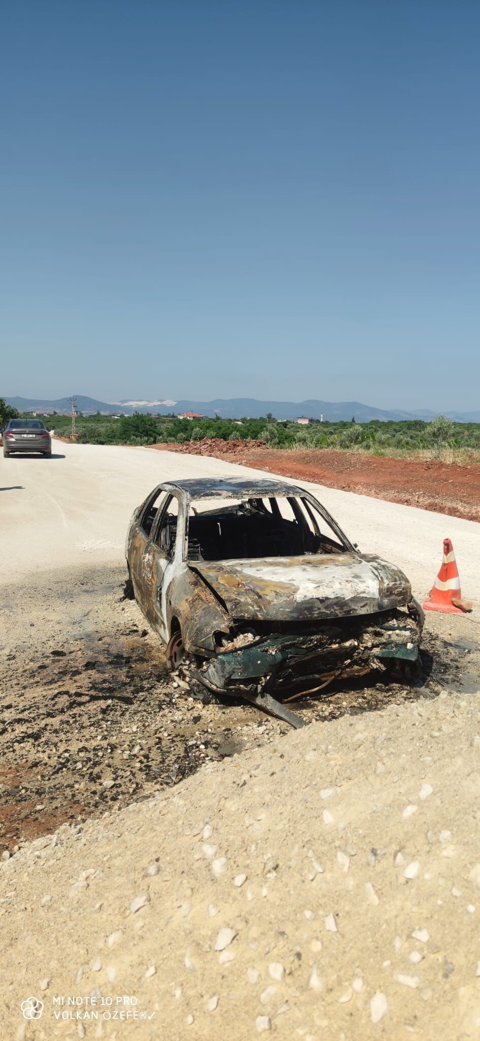 Karacasuda Kum Yiginina Carpan Otomobil Alev Alev Yandi 673408 3A7162