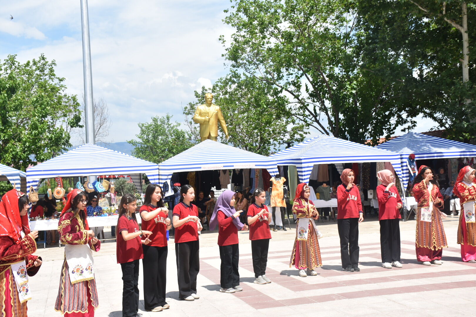 Karacasuda Onemli Farkindalik Sarkilar Ve Marslar Boyle Soyl 667648 1B7230
