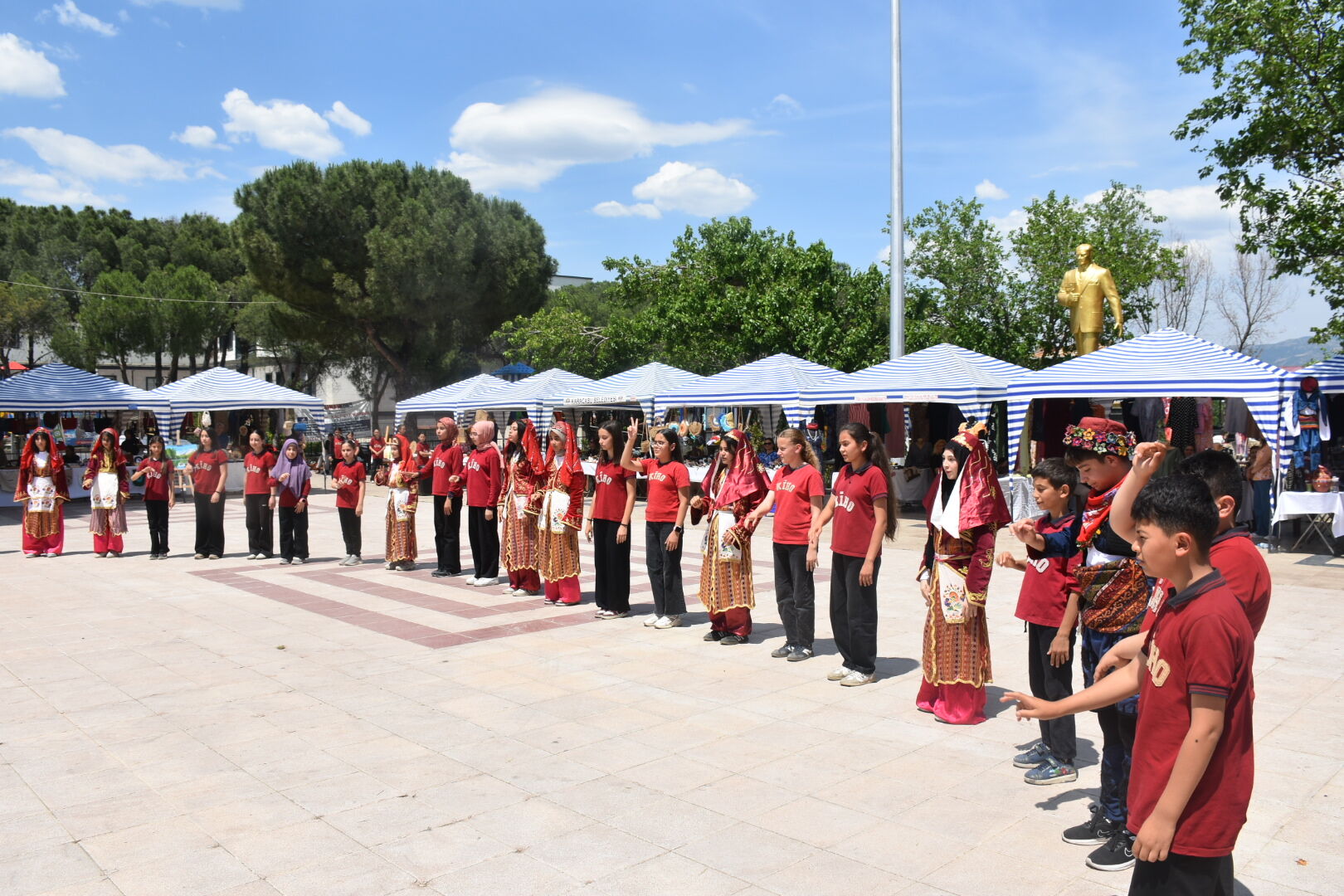 Karacasuda Onemli Farkindalik Sarkilar Ve Marslar Boyle Soyl 667648 7D64B5