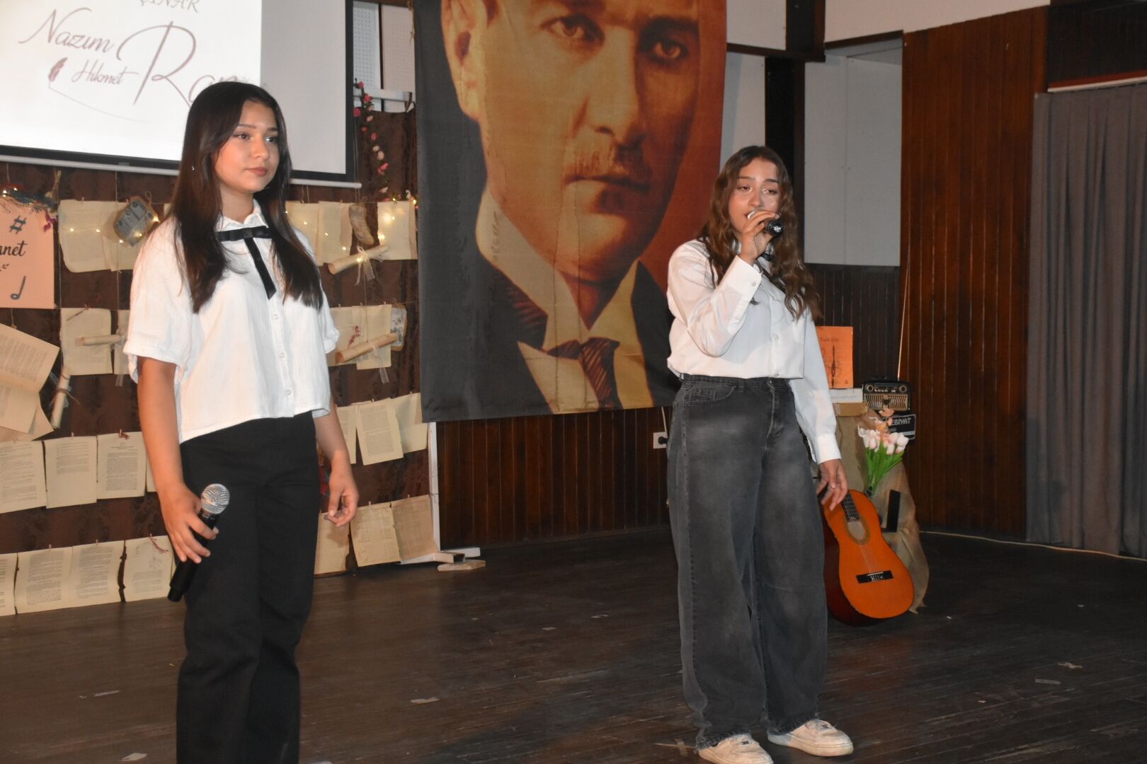 Karacasuda Siir Ve Muzik Dolu Gece Kelimeler Notalara Emanet 669420 Cad481