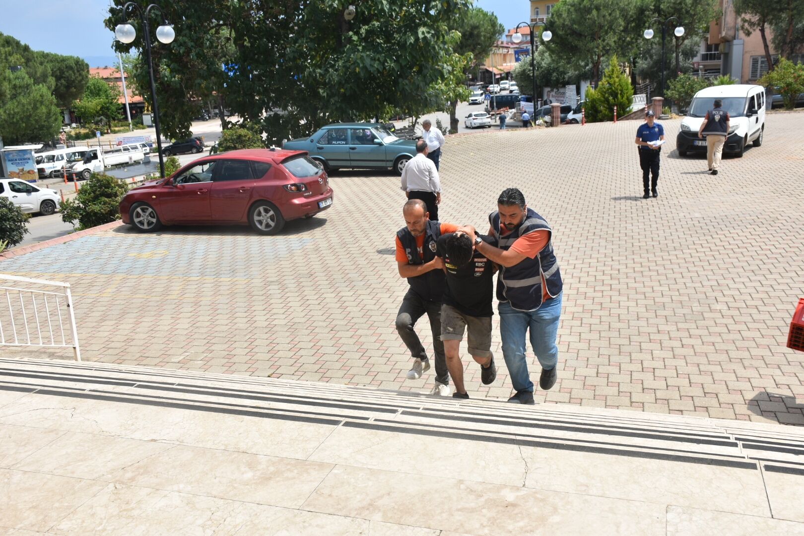 Karacasuda Sosyal Medyadan Polise Hakaret Eden Eden Sahis Go 671277 08385B