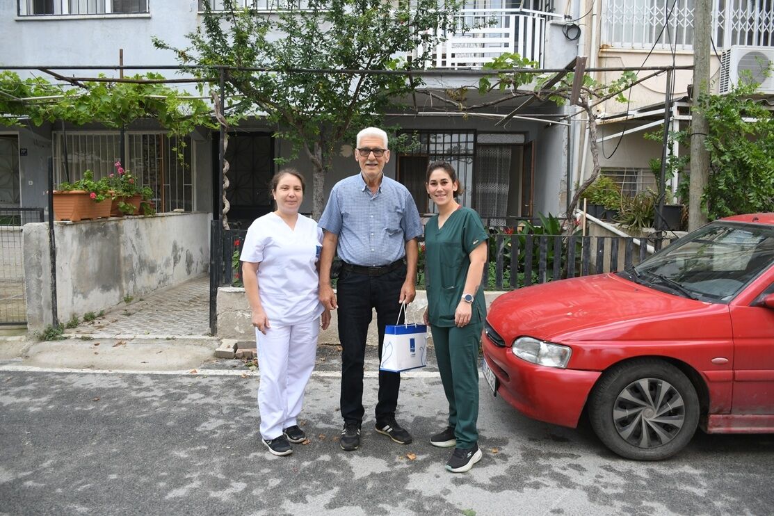 Kusadasi Belediyesi Ekiplerinden Babalar Gunune Ozel Ziyaret 671253 096E9A