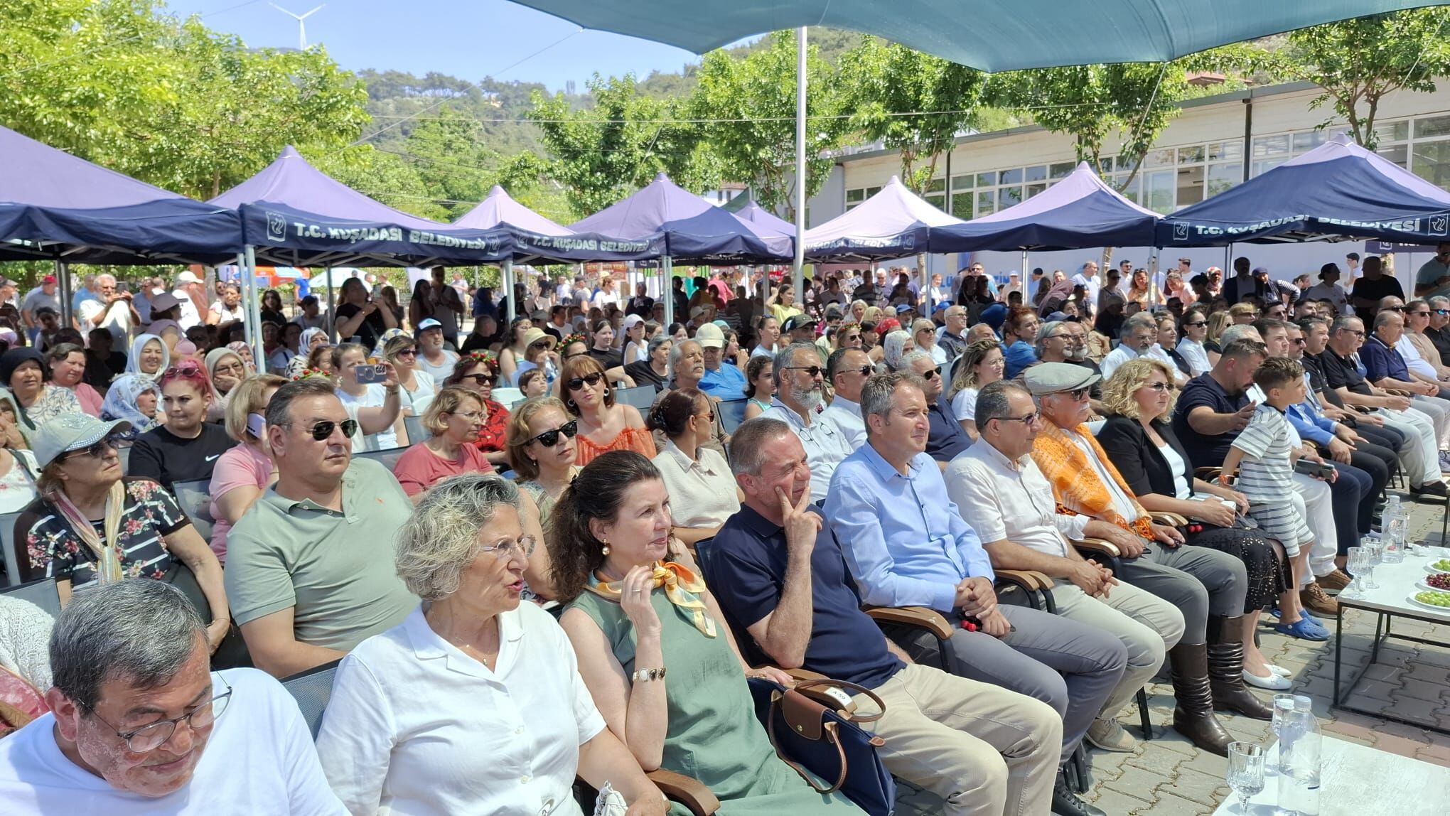 Kusadasi Kiraz Festivali Kapilarini Karnaval Havasinda Acti 667793 3Dccc4
