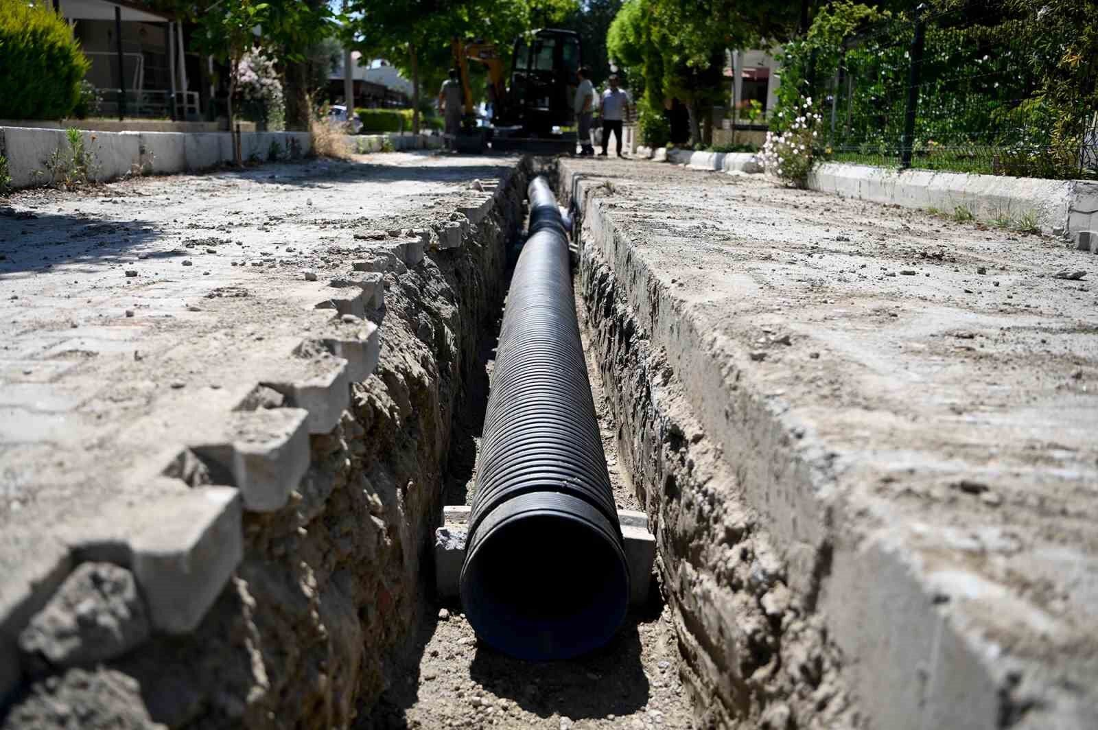 Kusadasi Nda 294 Metrelik Yagmur Suyu Hatti Calismasi Basladi 1782830705715 437452