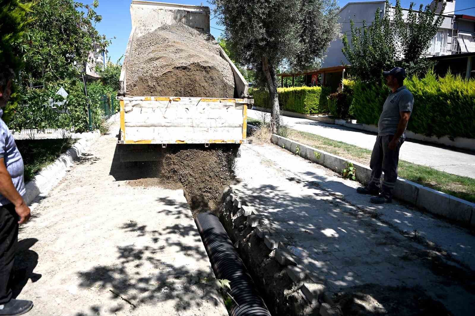 Kusadasi Nda 294 Metrelik Yagmur Suyu Hatti Calismasi Basladi 1782830708359 849877