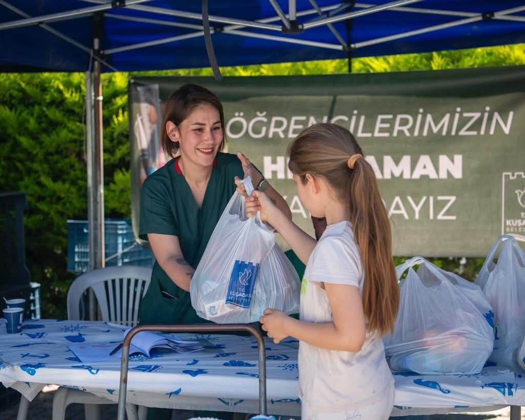 Kusadasi Nda Ogrencilere 122 Bin Beslenme Paketi Destegi 1780986305868 524722