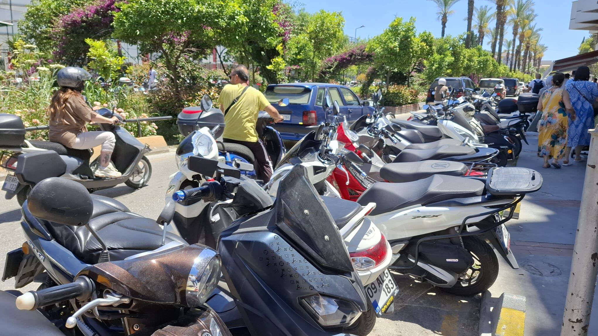 Kusadasi Trafigi Yaz Sezonuyla Iki Tekere Dondu 666548 F3F52F