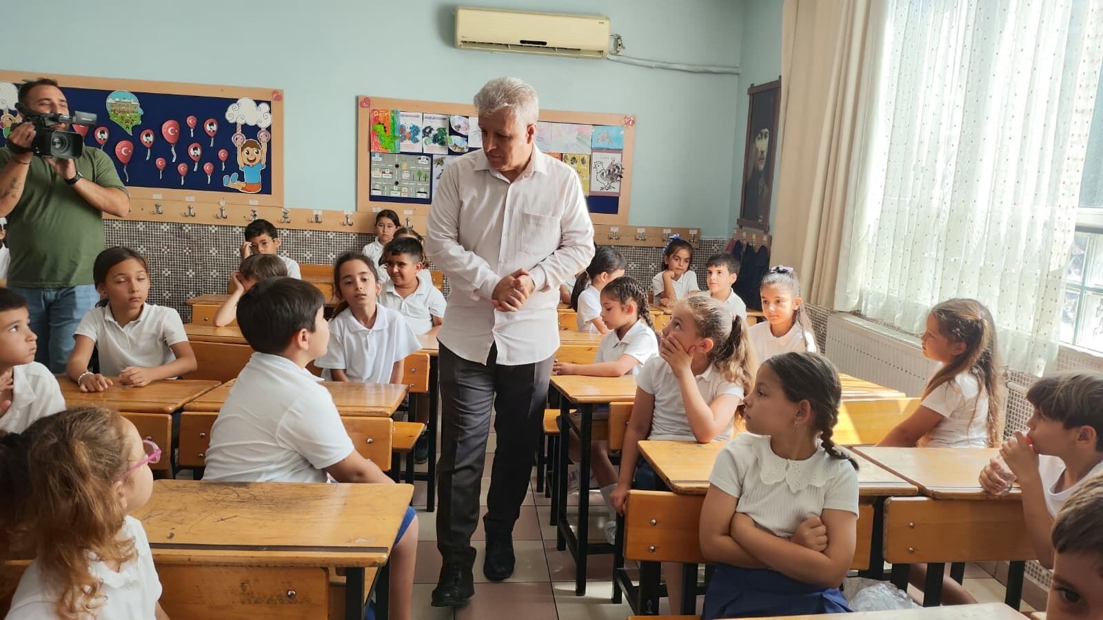 Kusadasinda 17 Bin 952 Ogrenci Karne Sevinci Yasadi 673427 A42D24