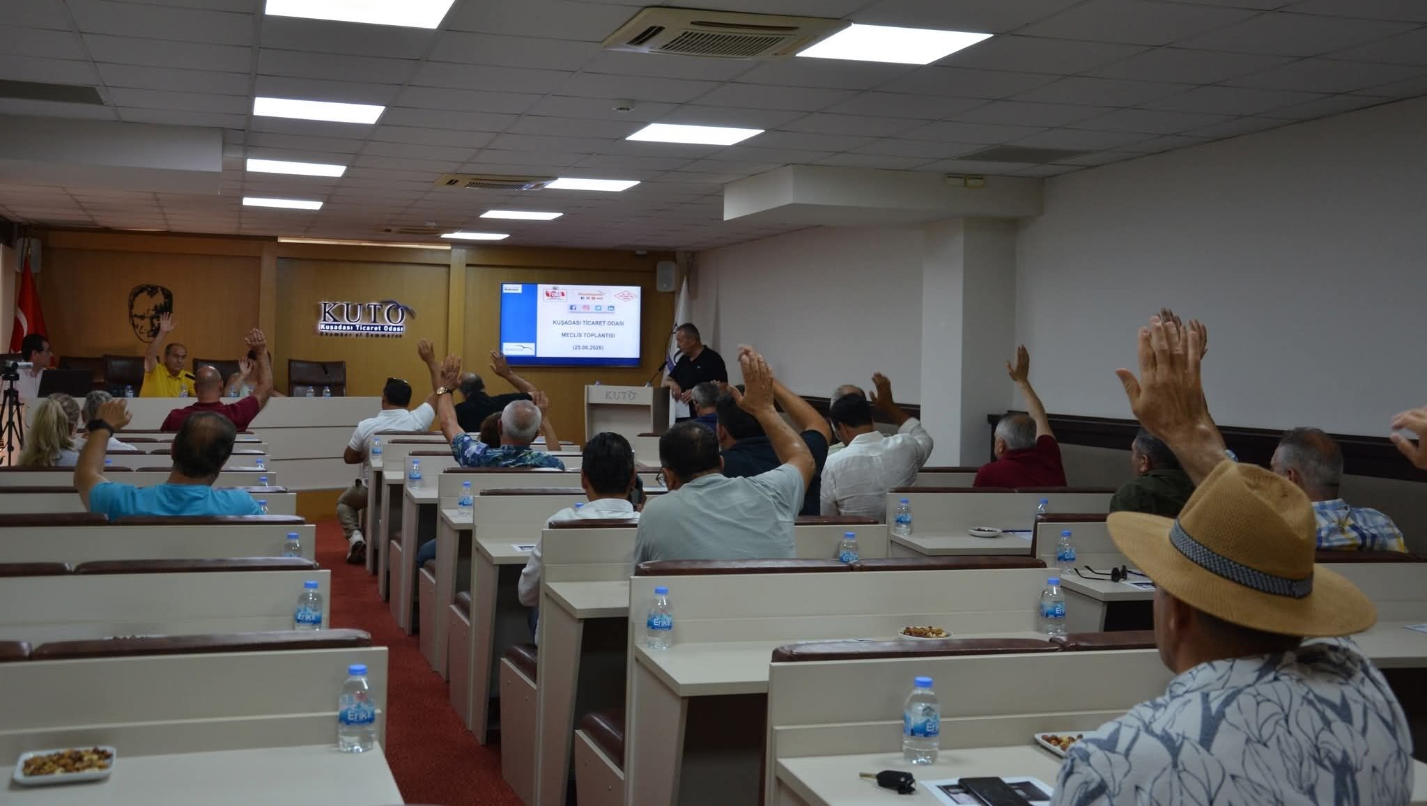 Kuto Haziran Ayi Meclis Toplantisinda Bulustu 674140 E40D60