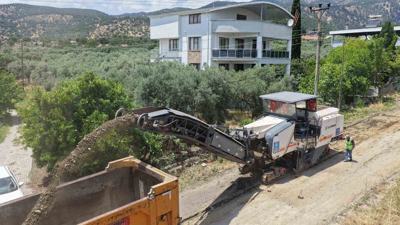 Kuyucak Ta Mahalleleri Birbirine Baglayan Yol Yenileniyor 1780919102704 539217