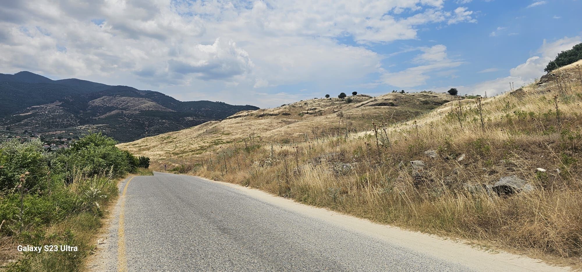 Kuyucaktaki Tarihi Yolda Yangin Ve Trafik Tehlikesi 672498 3622E0