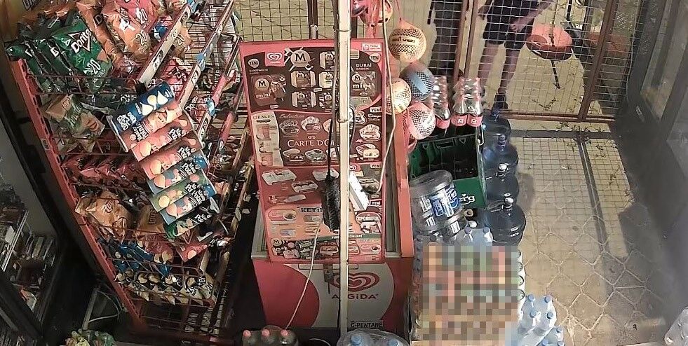 Marketin Kapisini Kirip Iceri Giren Cocuklar Marketi Talan Etti 1782480004871 320356