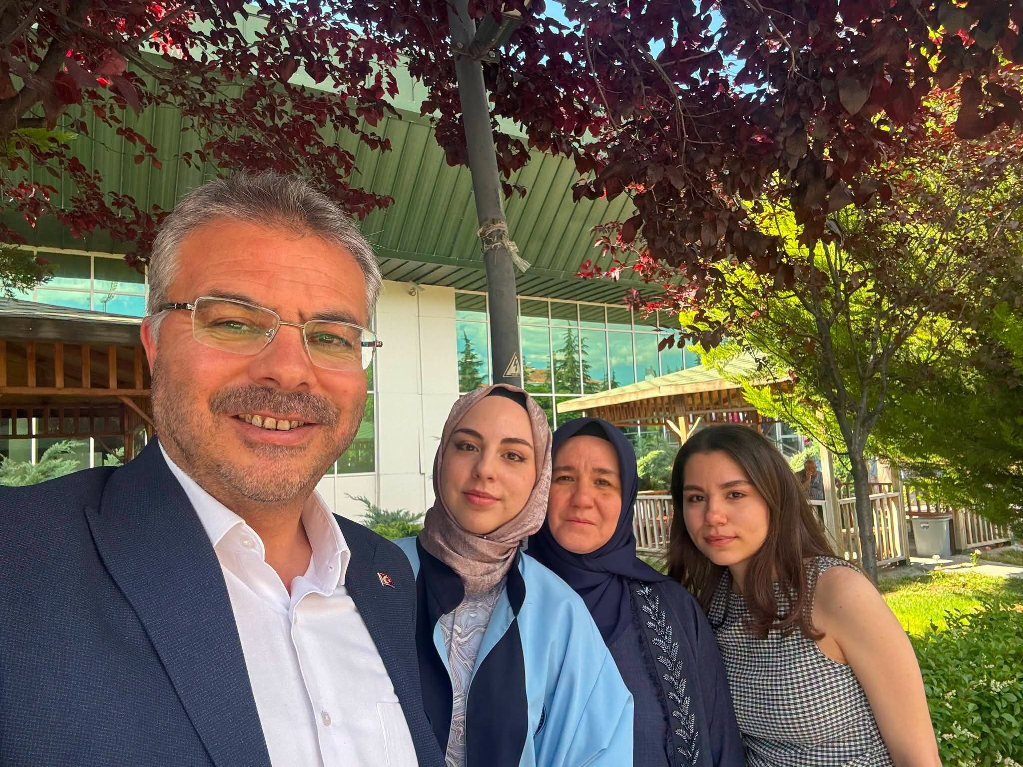 Milletvekili Ozmenin Kizi Eczaci Oldu 672343 5Fb3Ab