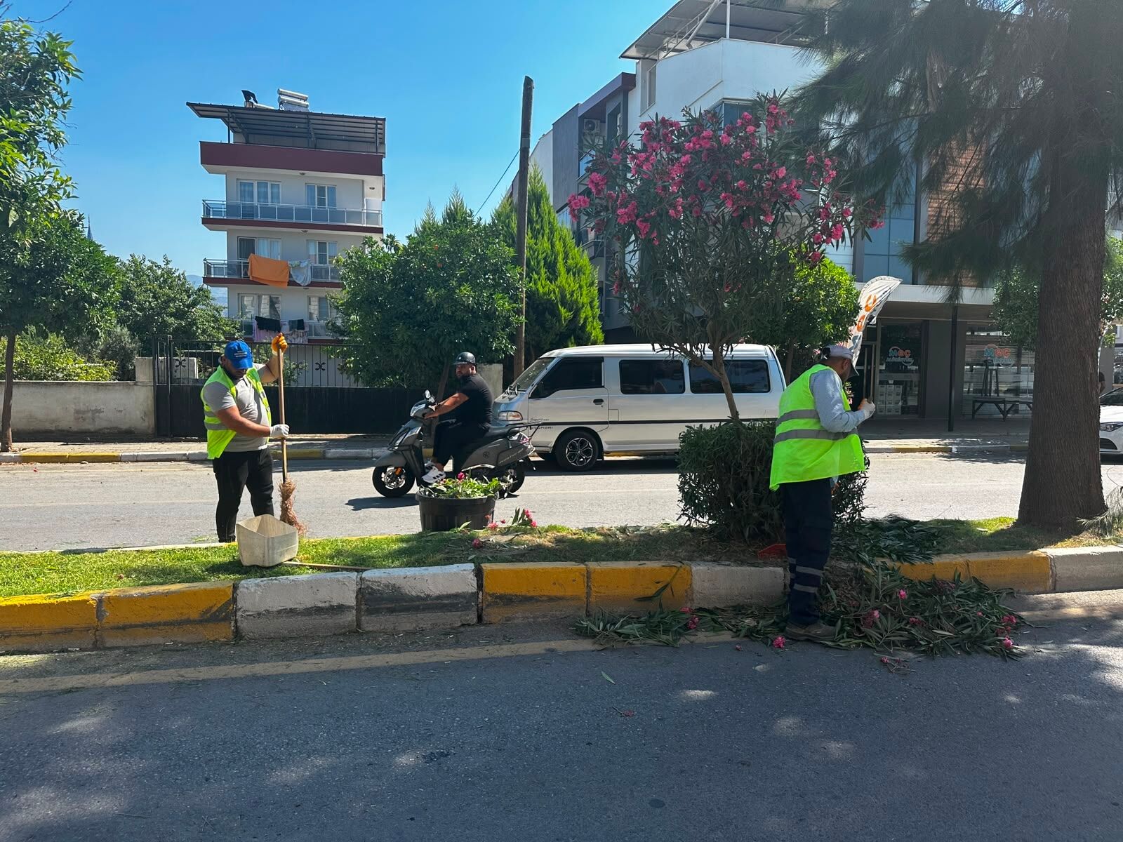 Muhtar Karacadan Baskan Cerciogluna Hizmet Tesekkuru 674296 3F34C1