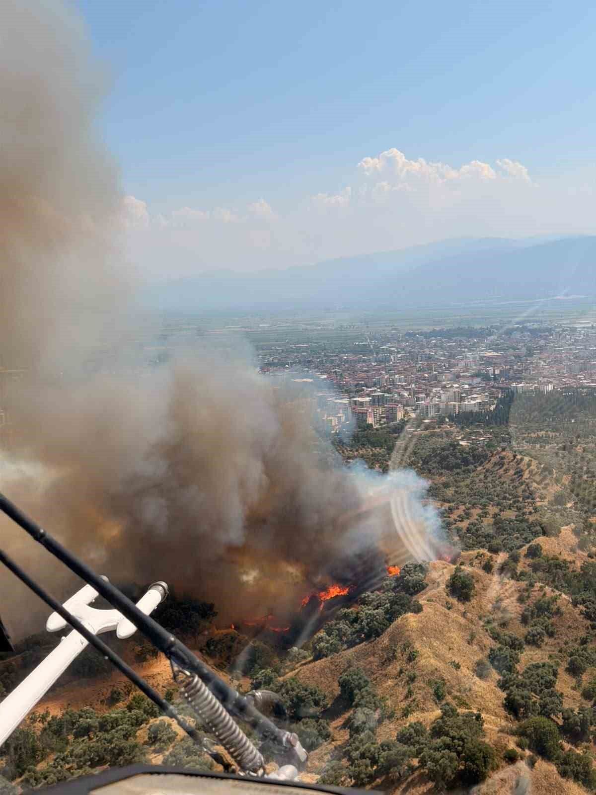 Nazilli Deki Yangina 4 Helikopterle Mudahale Ediliyor 1782393604267 309289