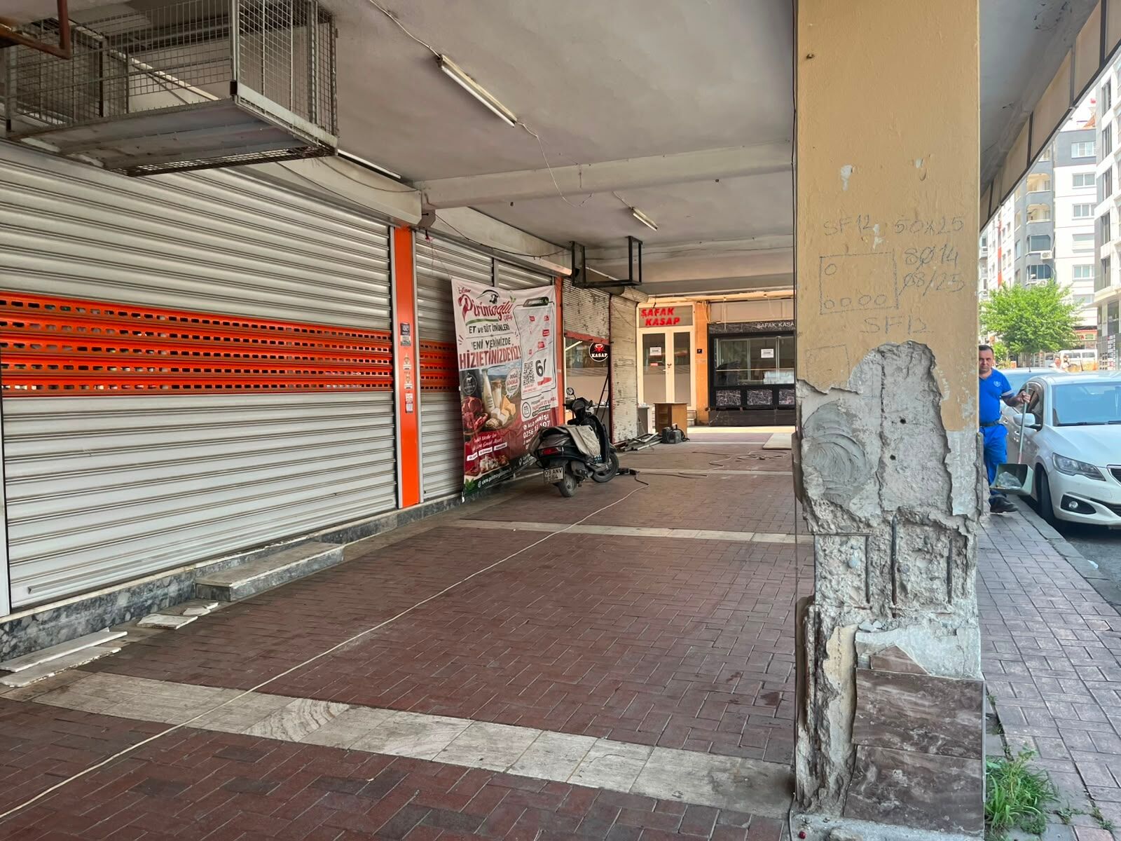 Nazillide Bir Donem Kapaniyor Ahmet Sensanda Kepenkler Bir D 669419 66949A