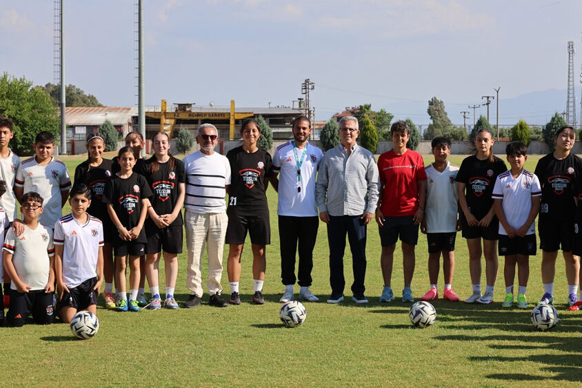 Nazillide Futbolun Birlestirici Gucu Dostluk Macinda Ornek B 669374 1E0D5B