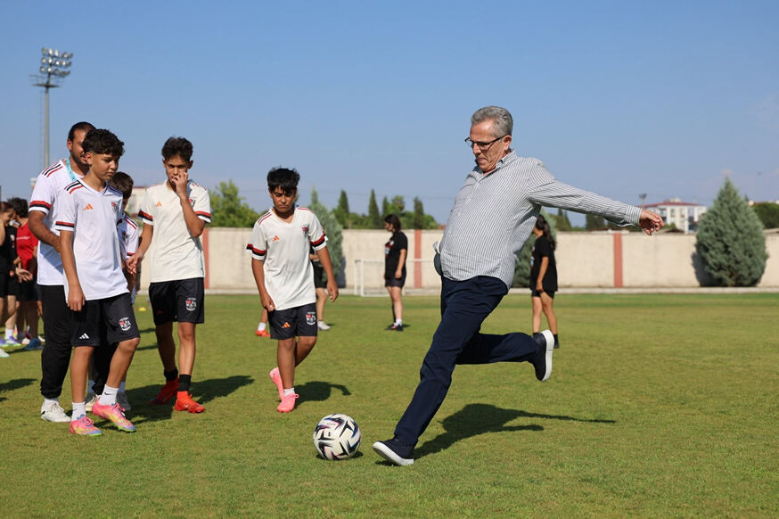 Nazillide Futbolun Birlestirici Gucu Dostluk Macinda Ornek B 669374 C8D91D