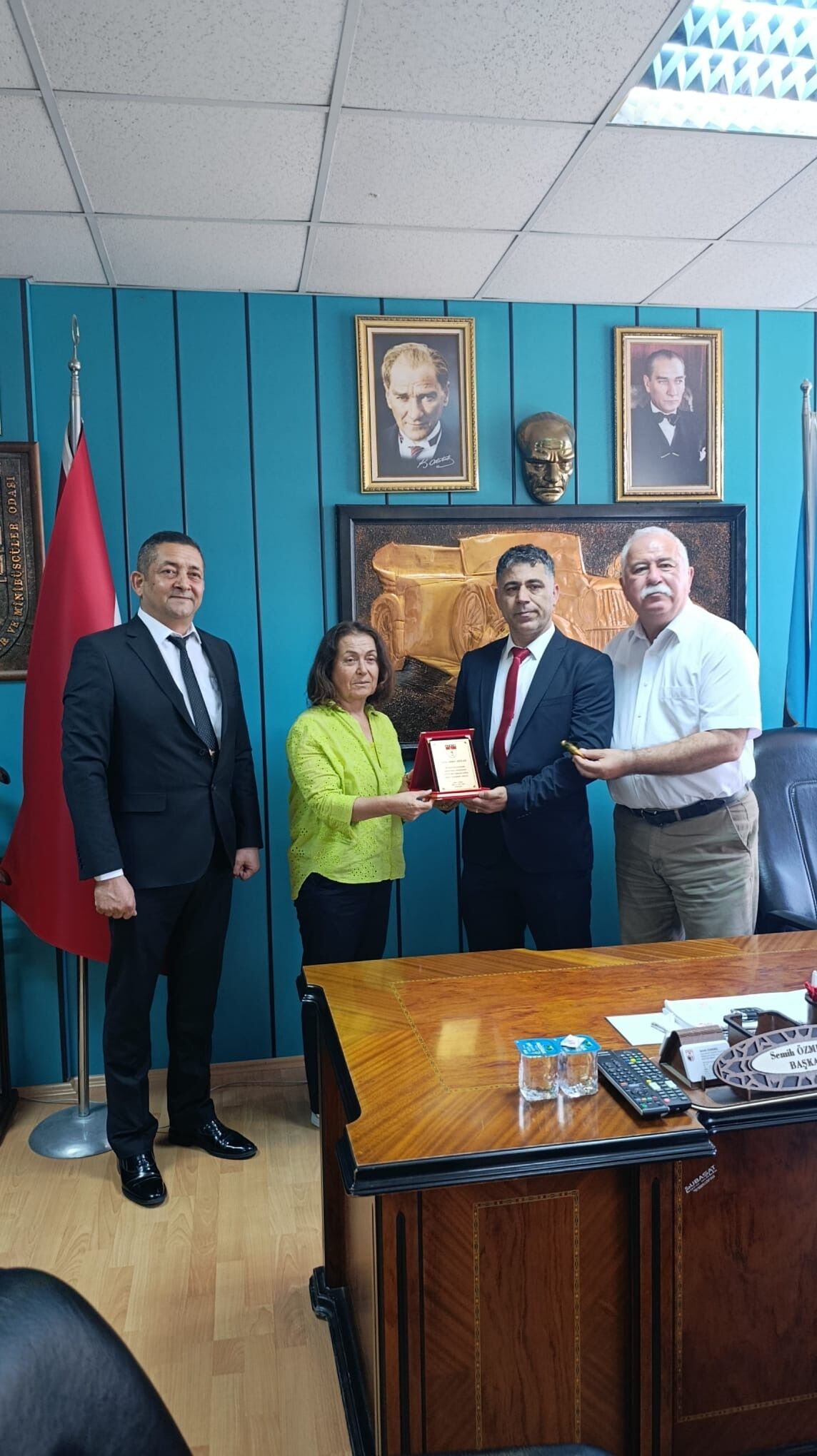 Ornek Sofor Plaket Ve Ceyrek Altinla Onurlandirildi 669496 0B4790