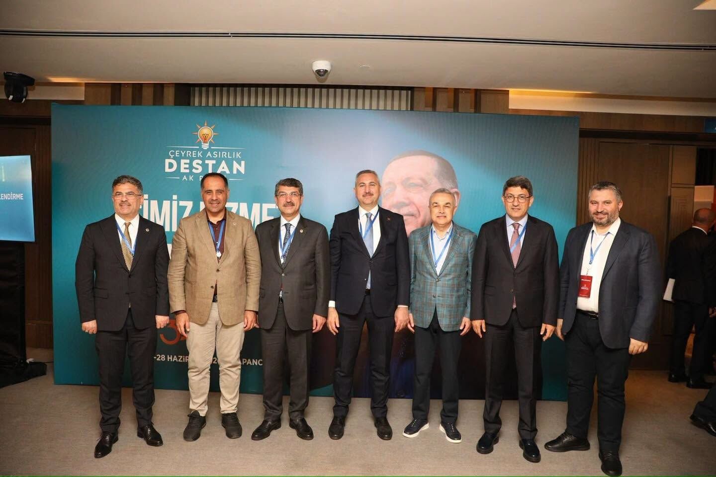Savas Ak Parti Bir Turkiye Kitabidir 673668 5F31C2