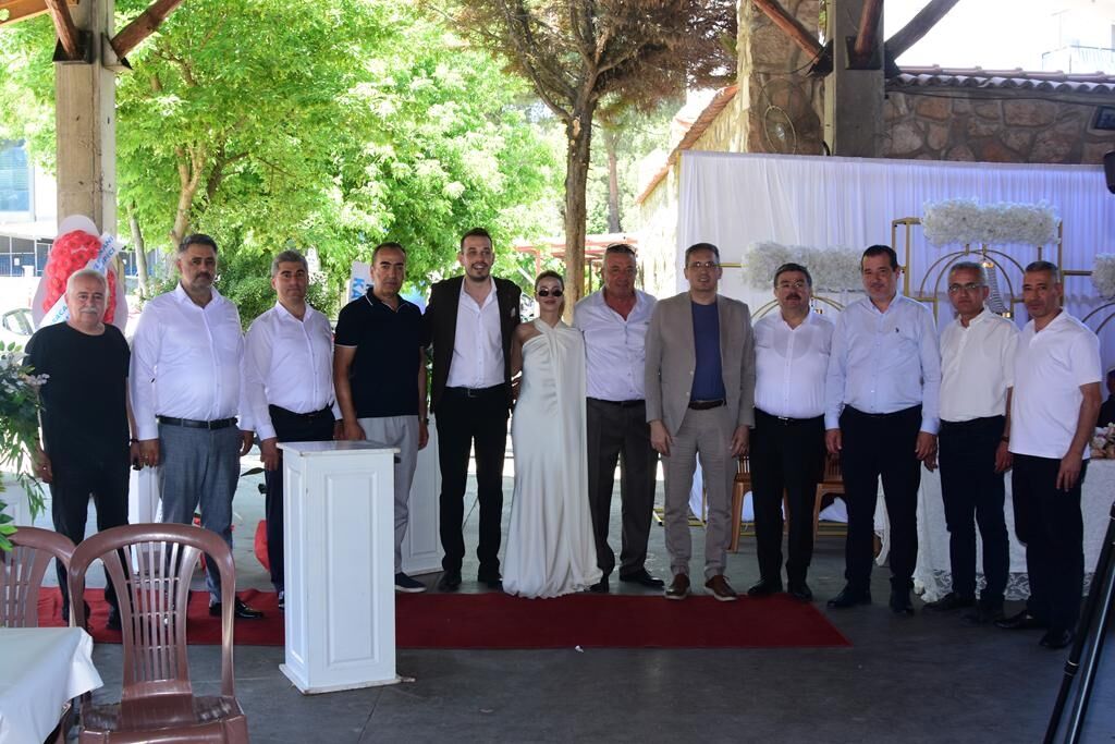 Siyaset Ve Is Dunyasi Bu Dugunde Bulustu Gorgulu Ve Tig Aile 670080 8Aae04
