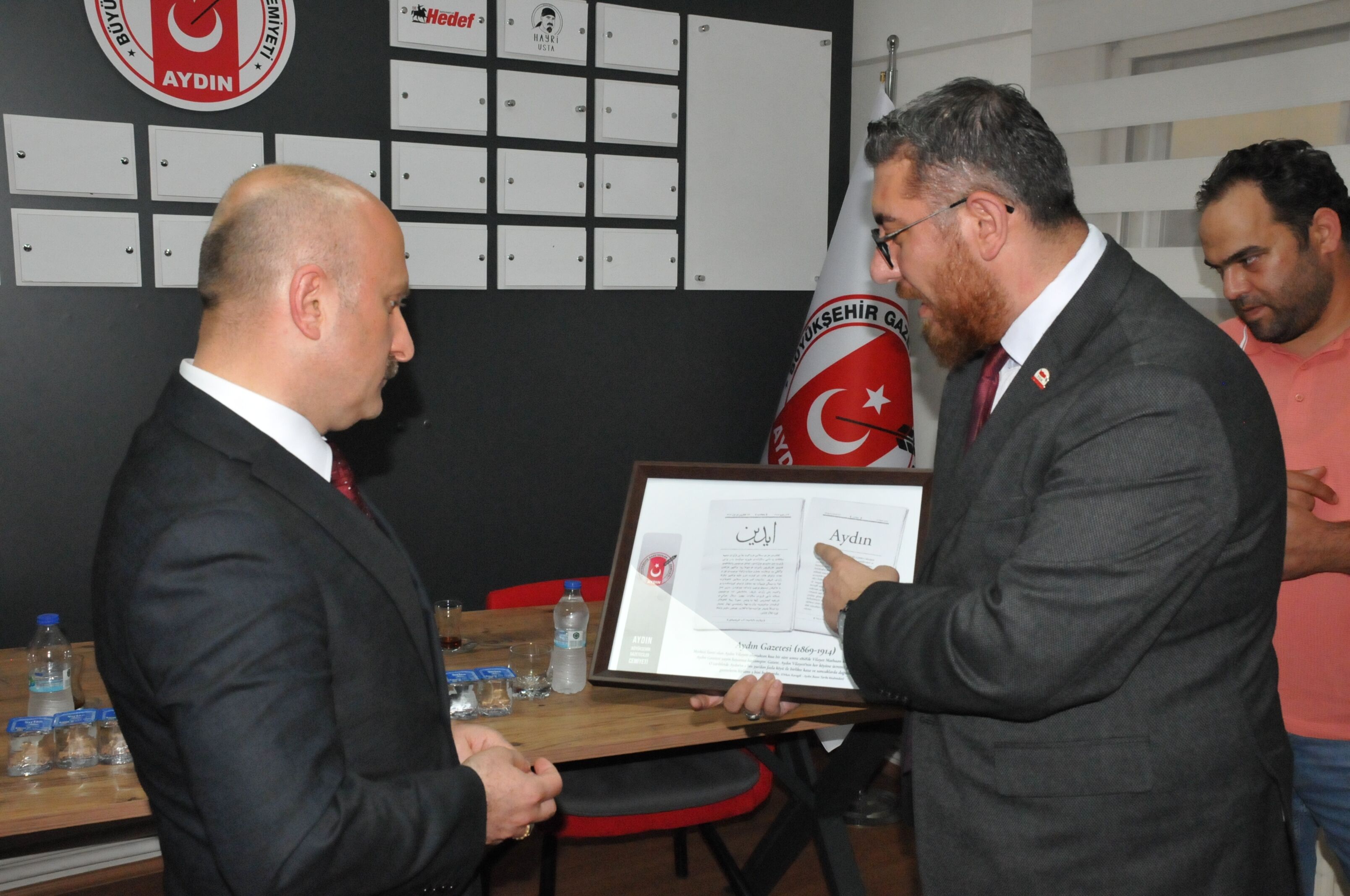 Vali Varoldan Aydin Basinina Ovgu 671614 74361F