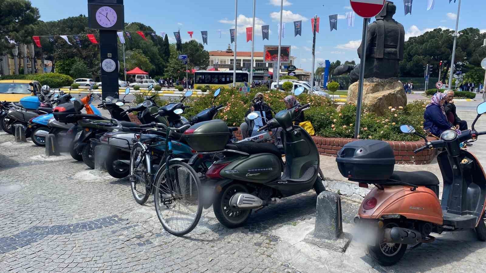 Yogun Trafikten Kacan Vatandaslar Motosiklete Yoneliyor 1782195603305 605648