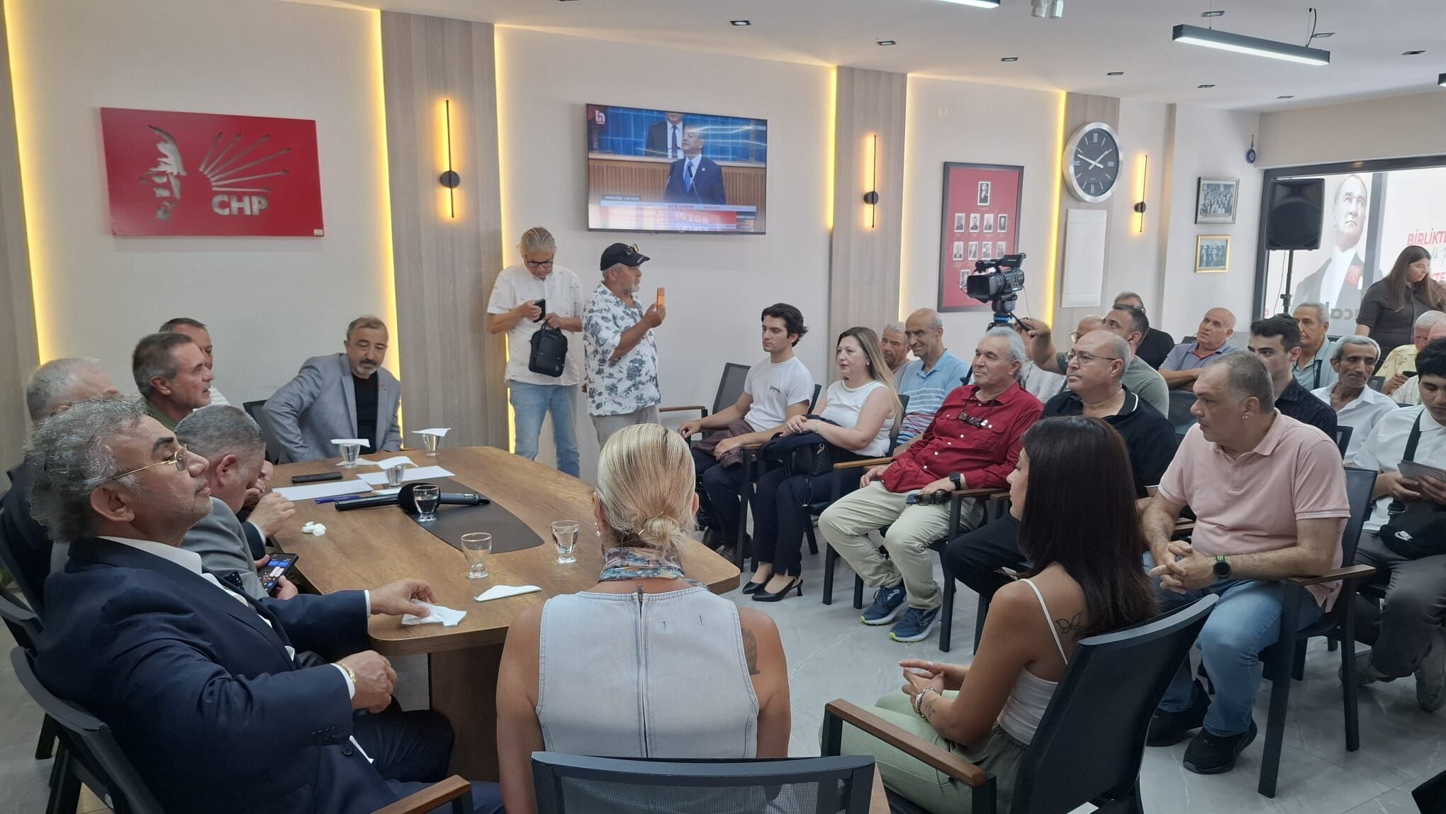 Zafer Partili Av Pehlivanoglundan Kusadasi Cikarmasi 672557 B9A04F