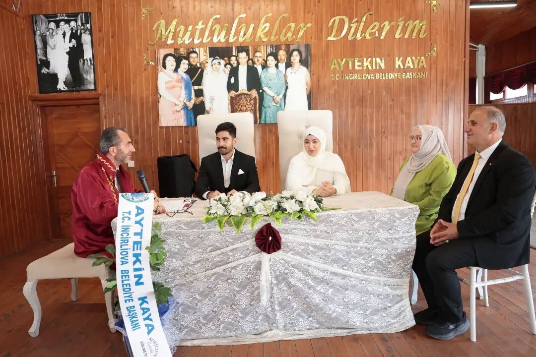 Zoroglu Ailesinin Mutlu Gunu Nikah Tamam Sirada Dugun Var 672083 9Fe6Bc