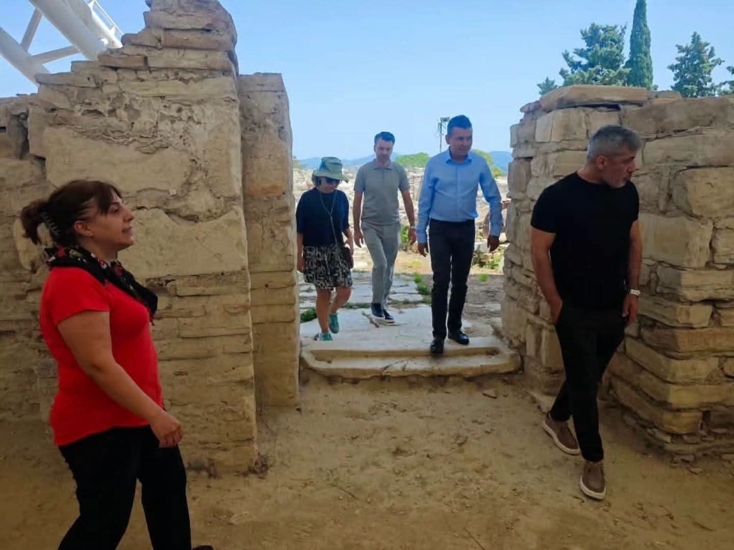 Ak Partili Baskan Sarigozden Tarihi Kadikalesini Ziyaret 680552 875Be4