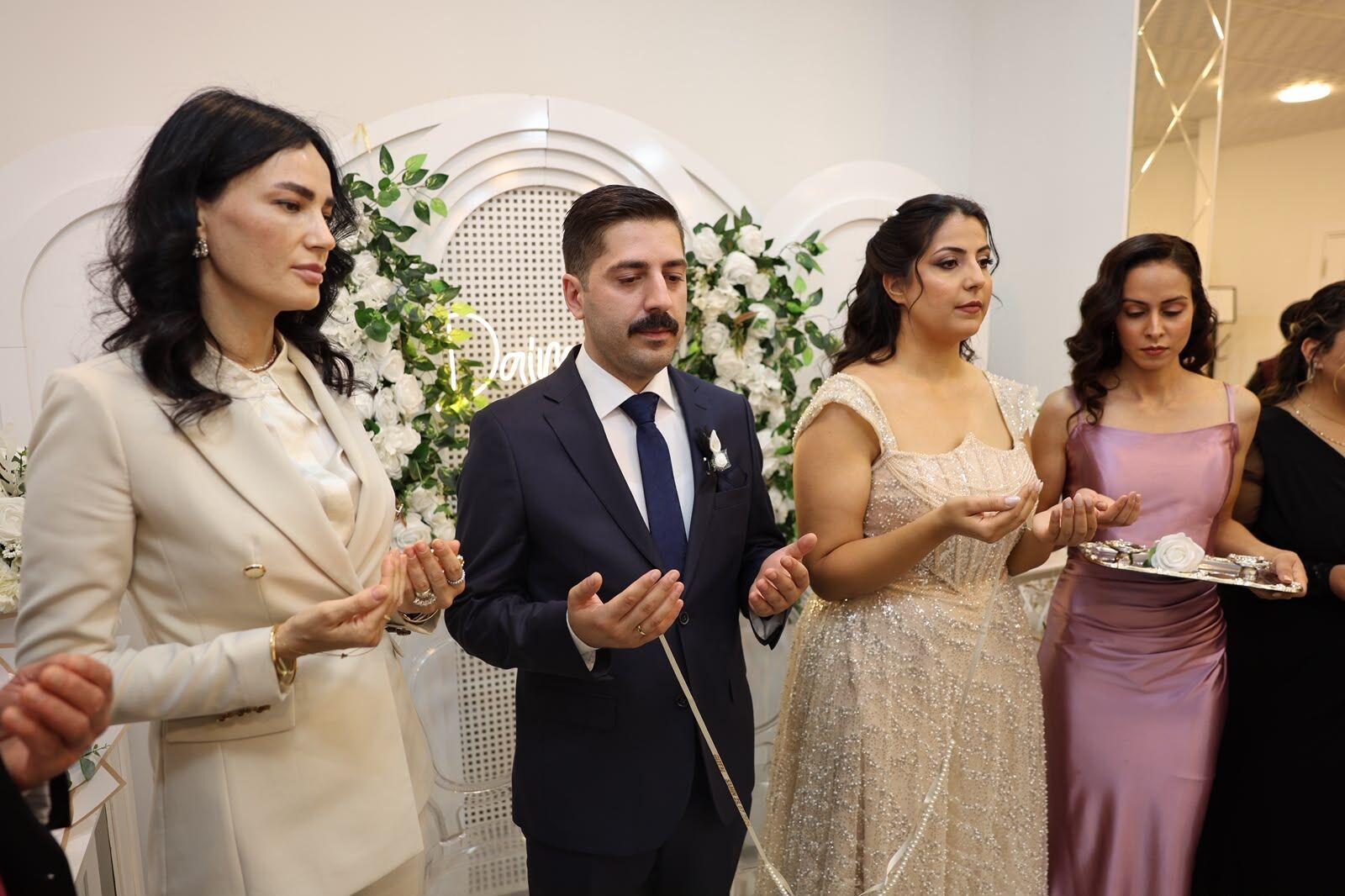 Ak Partili Saribastan Anlamli Jest Danismani Icin Kiz Istedi 681460 A7234D
