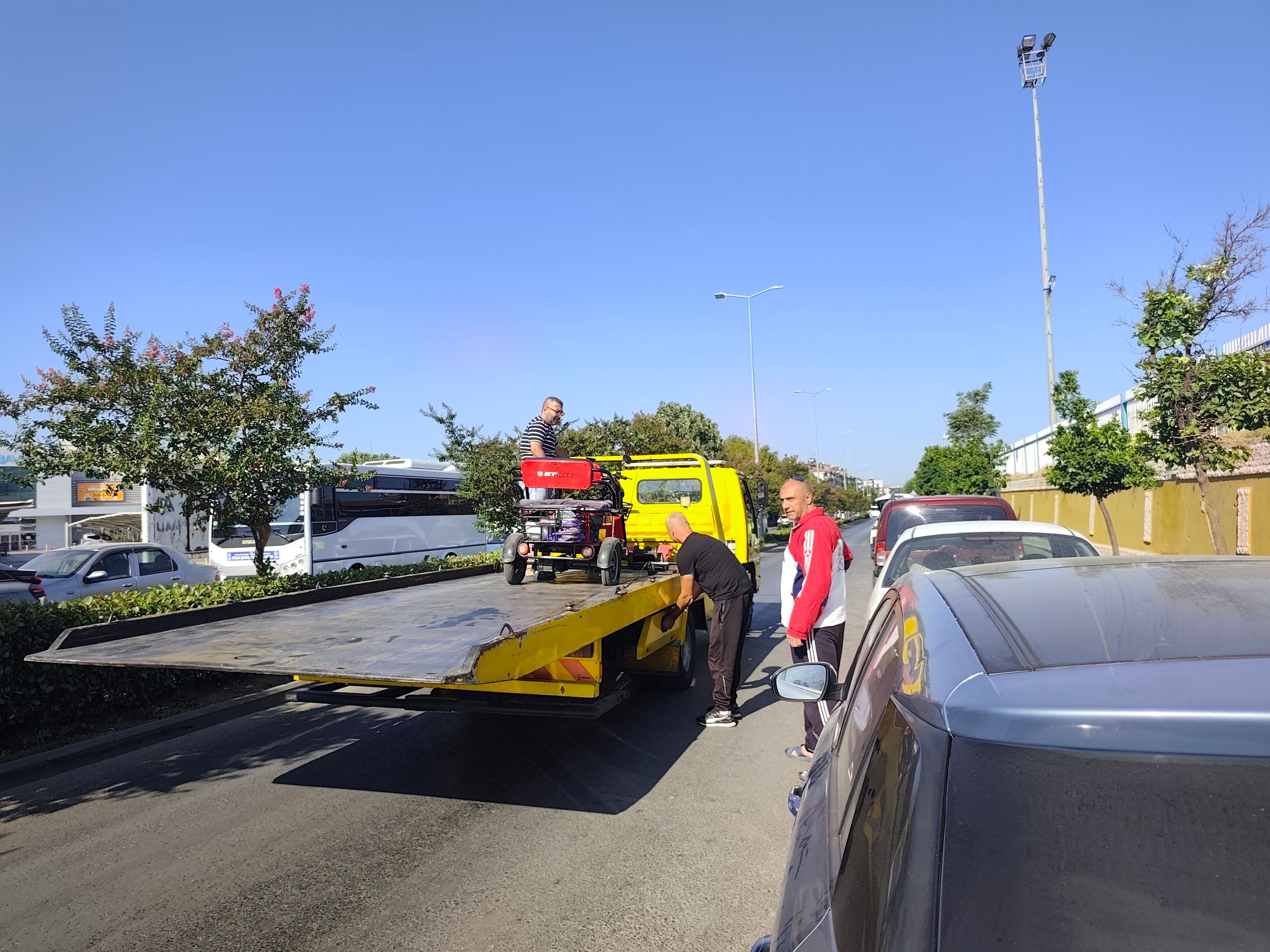 Aniden Acilan Kapi Kazaya Neden Oldu 682181 C6C3F6