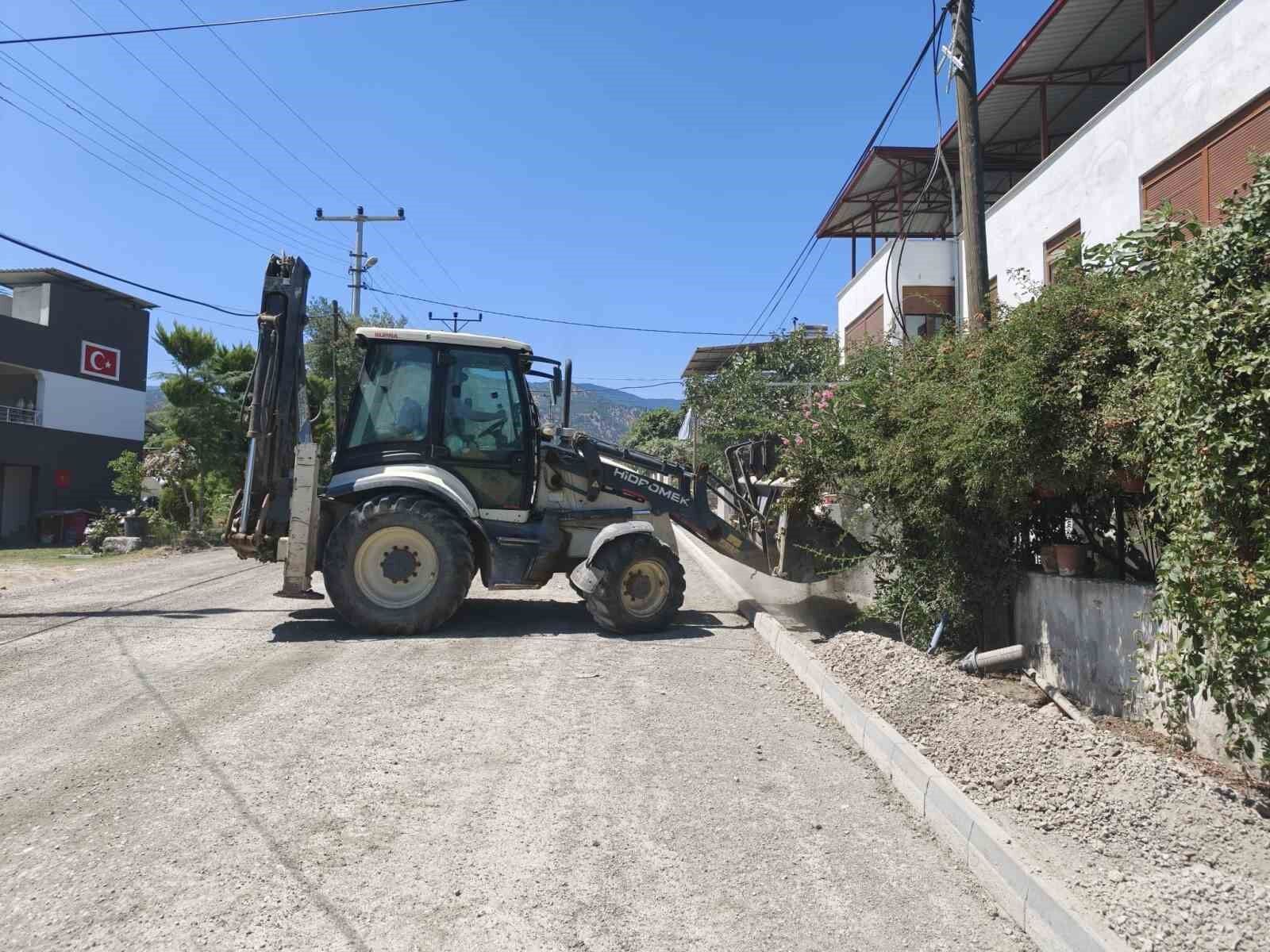 Aydin In Dort Bir Yaninda Yol Calismalari Suruyor 1783953308345 178315