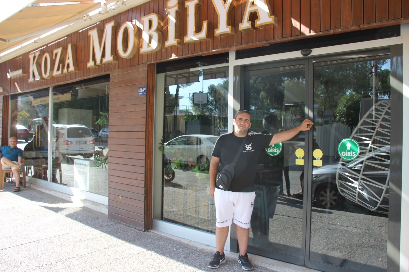 Aydinda Mobilyaci Sirra Kadem Basti Magdurlar Emniyete Kostu 676952 43Da3F