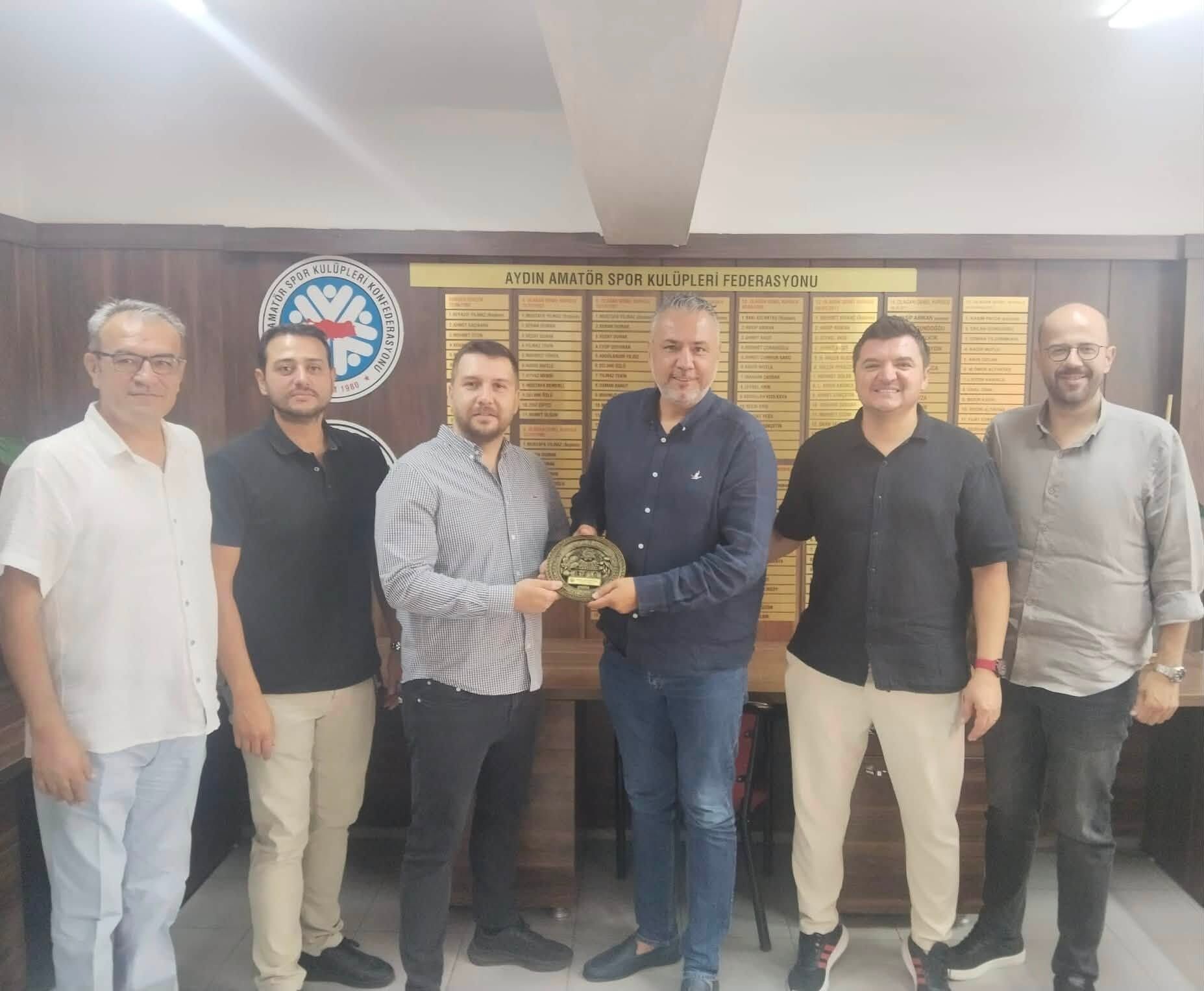 Aysiaddan Baskan Altuntasa Hayirli Olsun Ziyareti 678928 3697A9