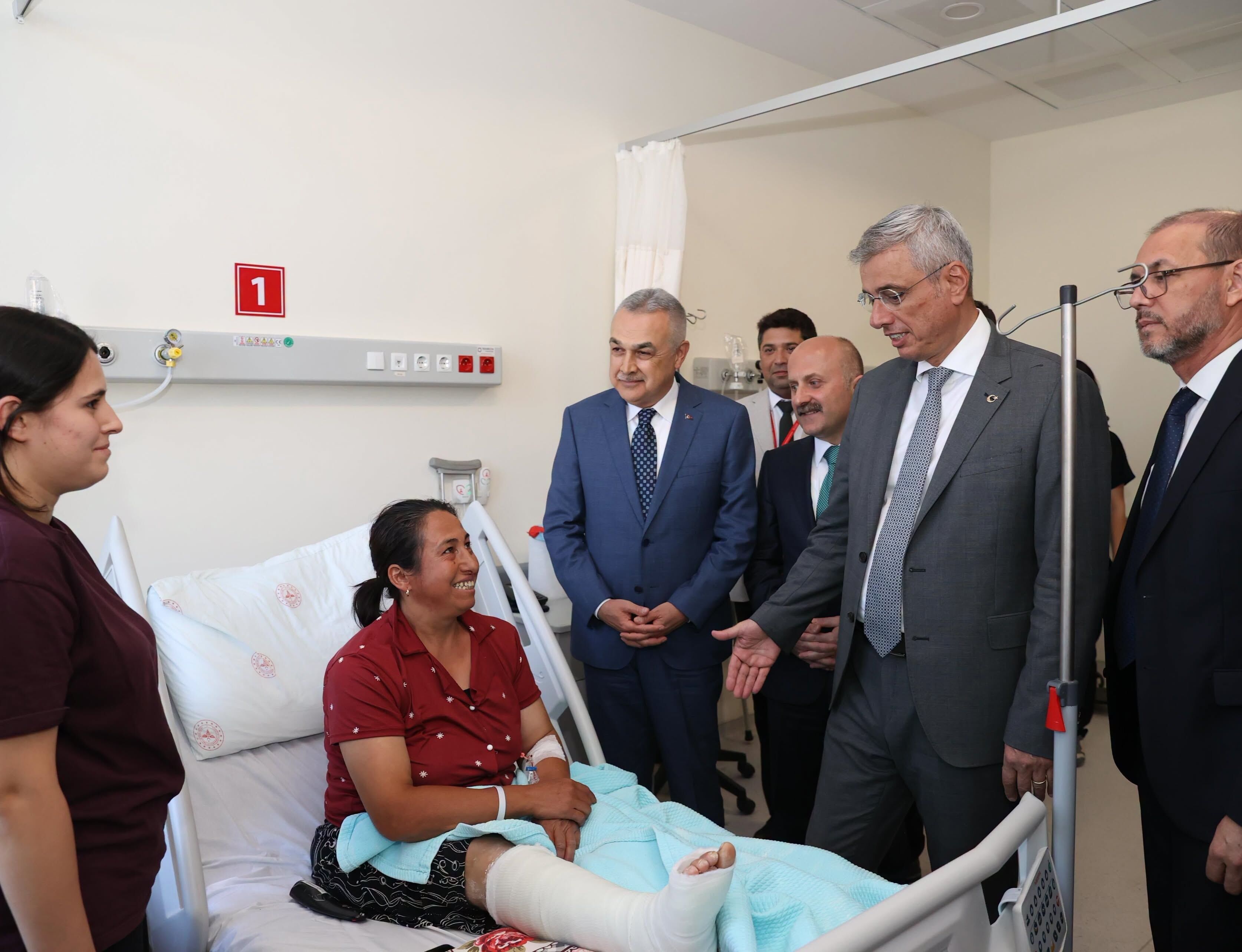 Bakan Memisoglundan Cine Devlet Hastanesinde Moral Ziyareti 679342 Bd7060