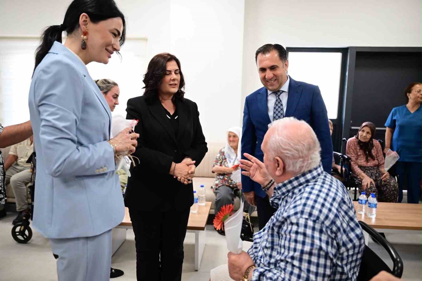 Baskan Cercioglu Yasli Cinarlarin Yaninda 1783597510063 158057