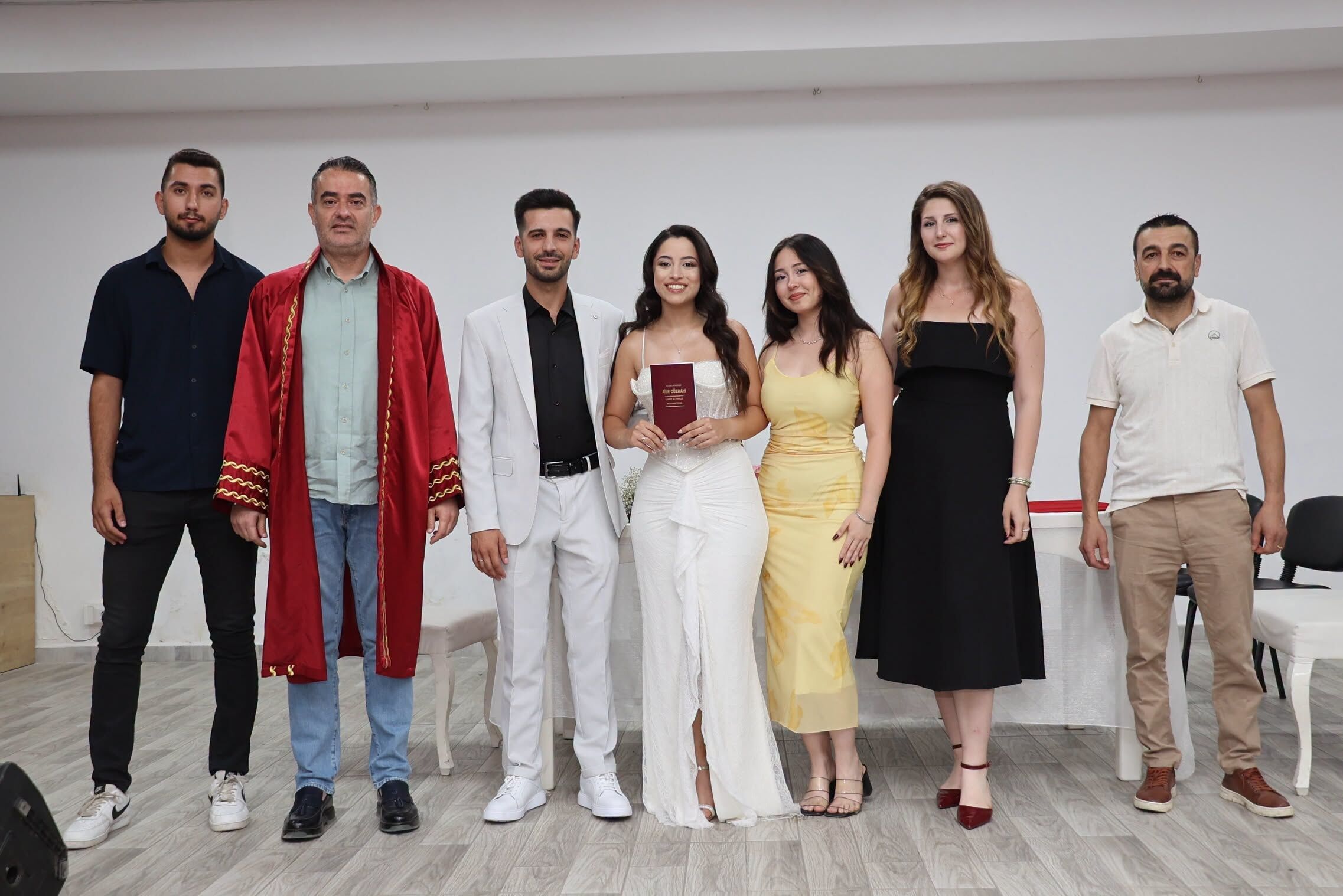 Chpli Baskan Dunyaevine Girdi Nikahi Baskan Arici Kiydi 679632 6F0641