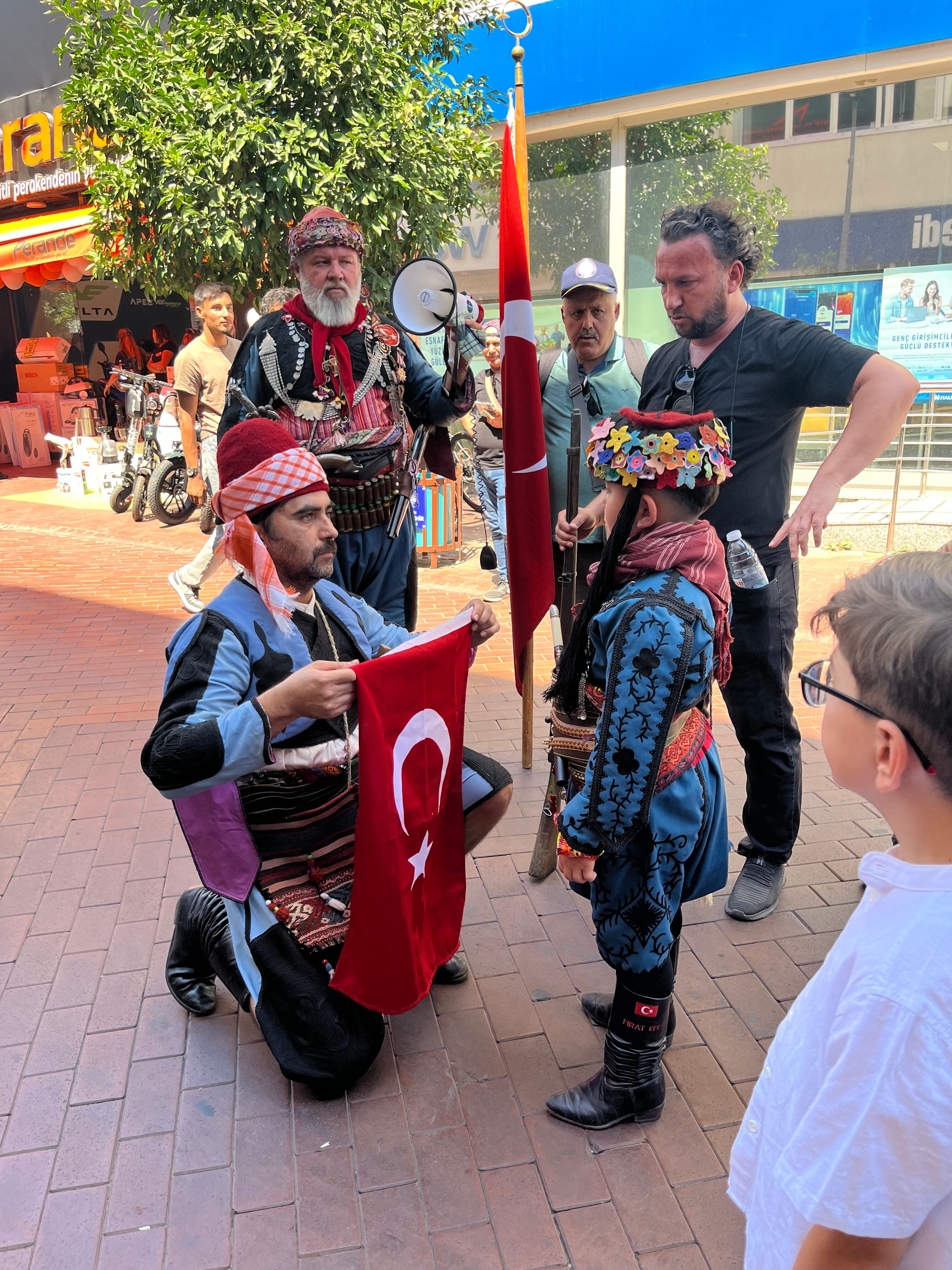 Demirci Mehmet Efe Turkusune Nazillide Klip Cekildi Tarihi U 677726 A90863