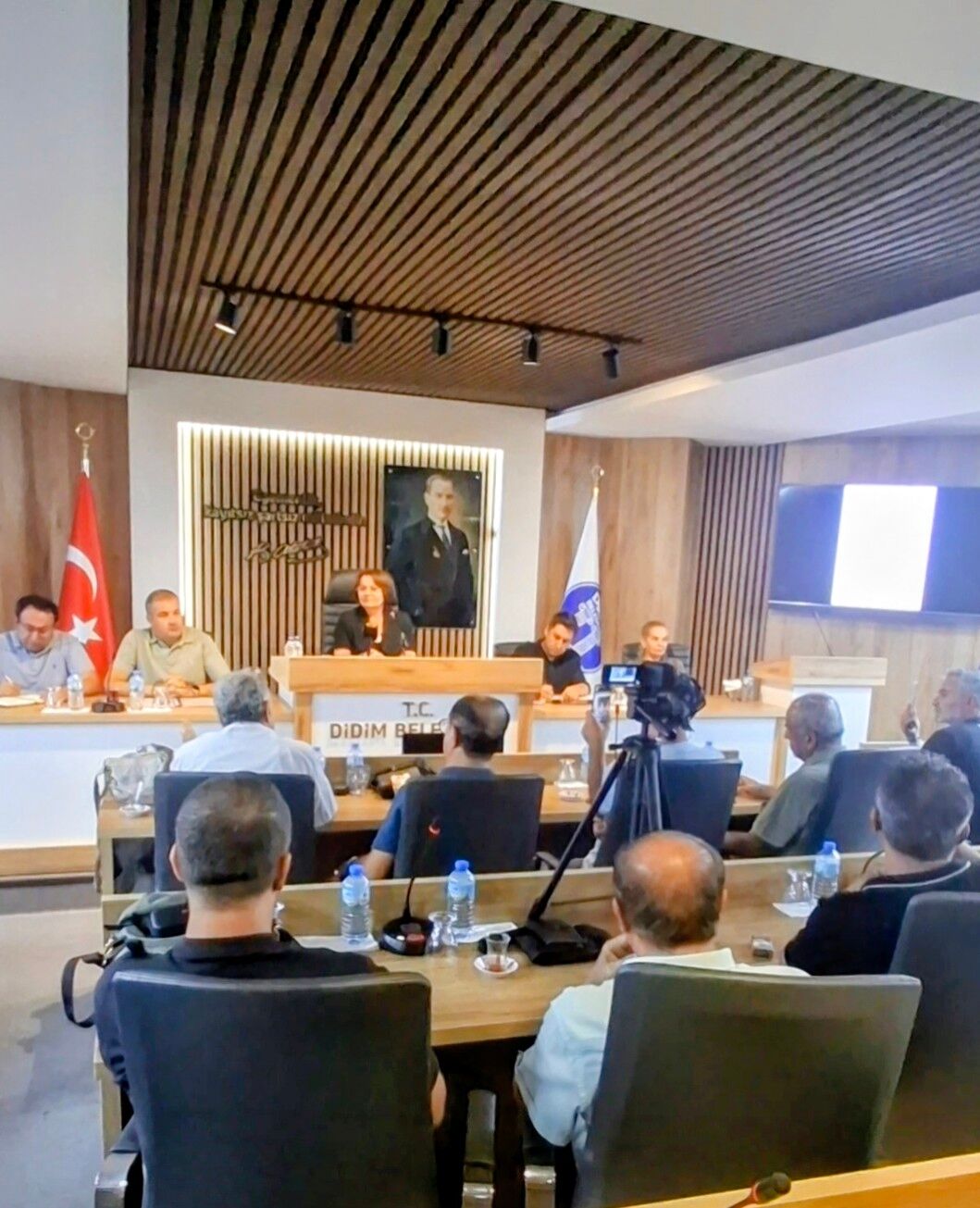Didim Siyasetinde Deprem Baskan Gencay Ve Cok Sayida Isim Ch 681730 23F480