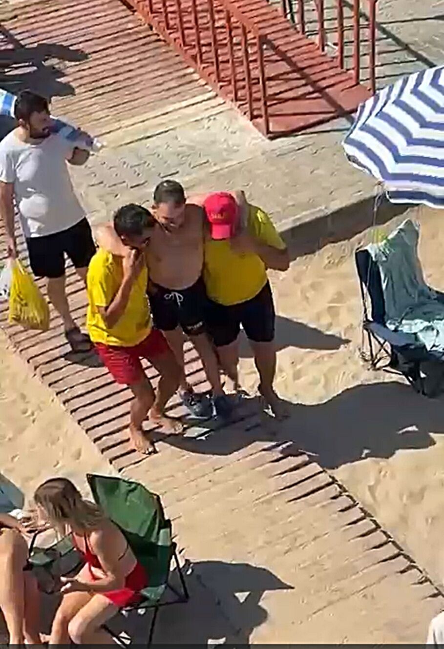 Dunyaca Unlu Plajda Ornek Davranis Deniz Ozlemini Cankurtara 679400 1B3Ec6