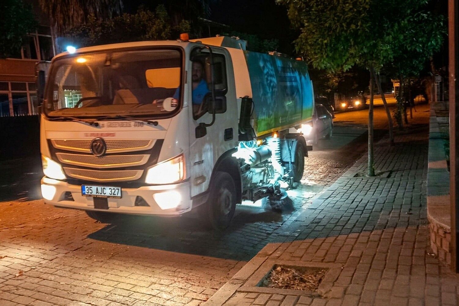 Efeler Belediyesi Temizlik Ekipleri Calismalarini Surduruyor 1783683604757 927305