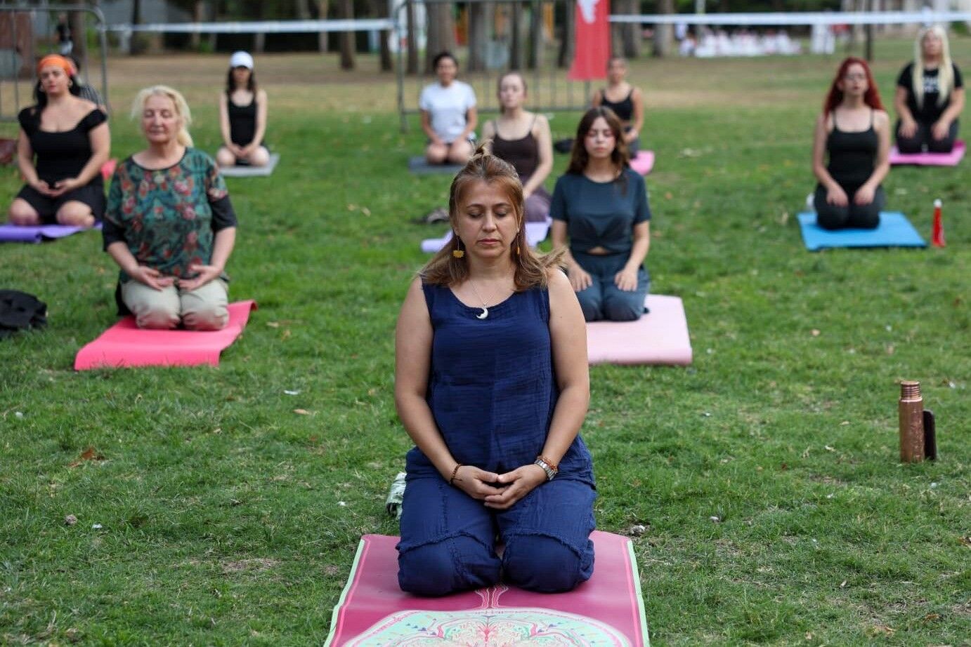 Efeler De Acik Hava Yoga Etkinligi Yogun Ilgi Gordu 1784278204644 798886