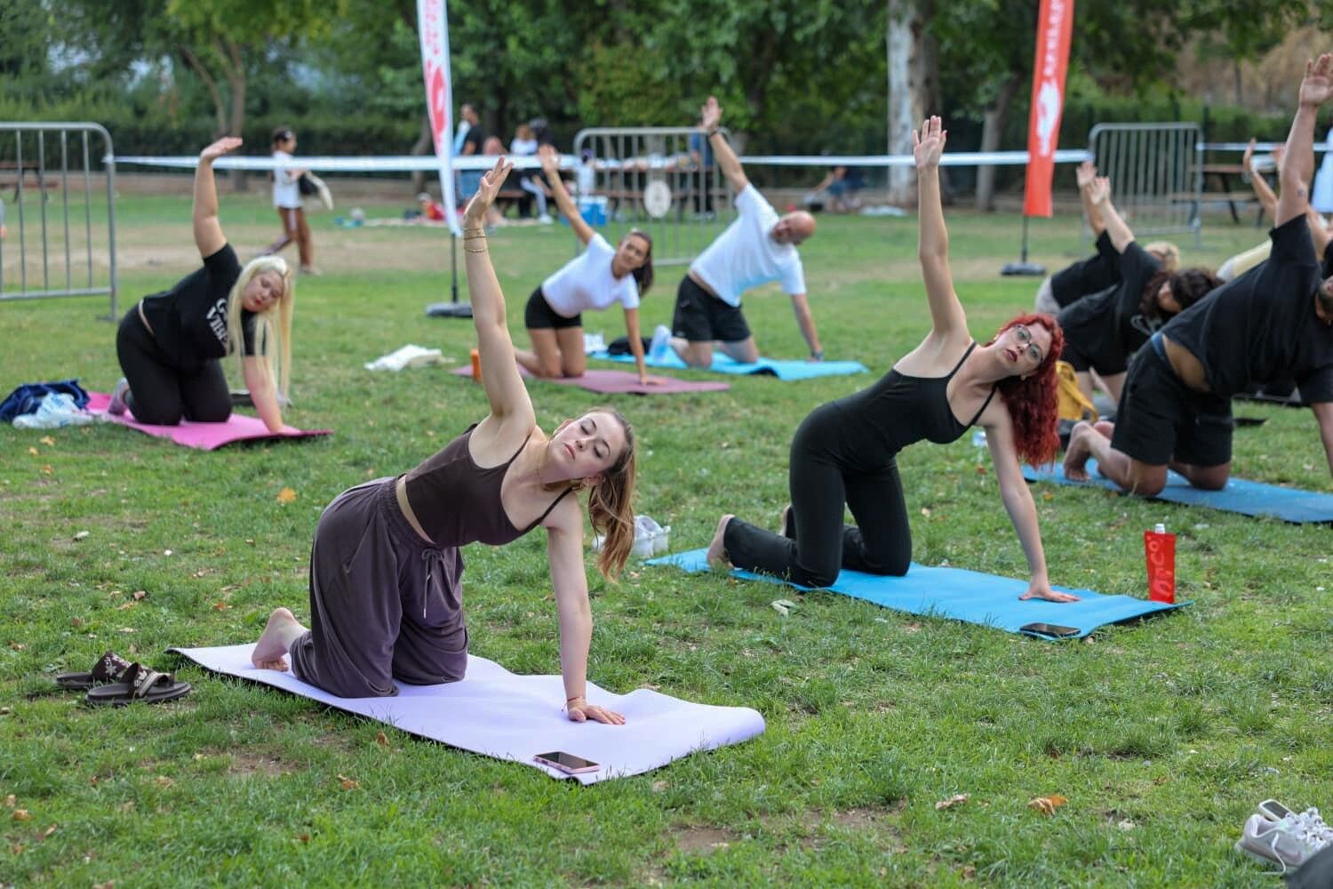 Efeler De Acik Hava Yoga Etkinligi Yogun Ilgi Gordu 1784278206664 472704