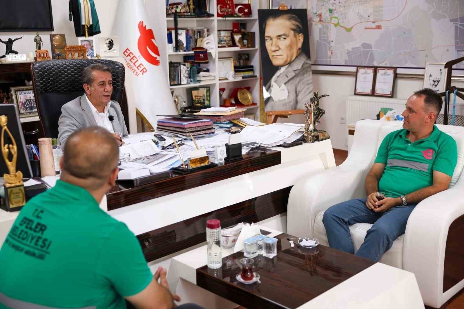 Efeler De Hayat Kurtaran Belediye Personeline Anlamli Odul 1783695606978 480258