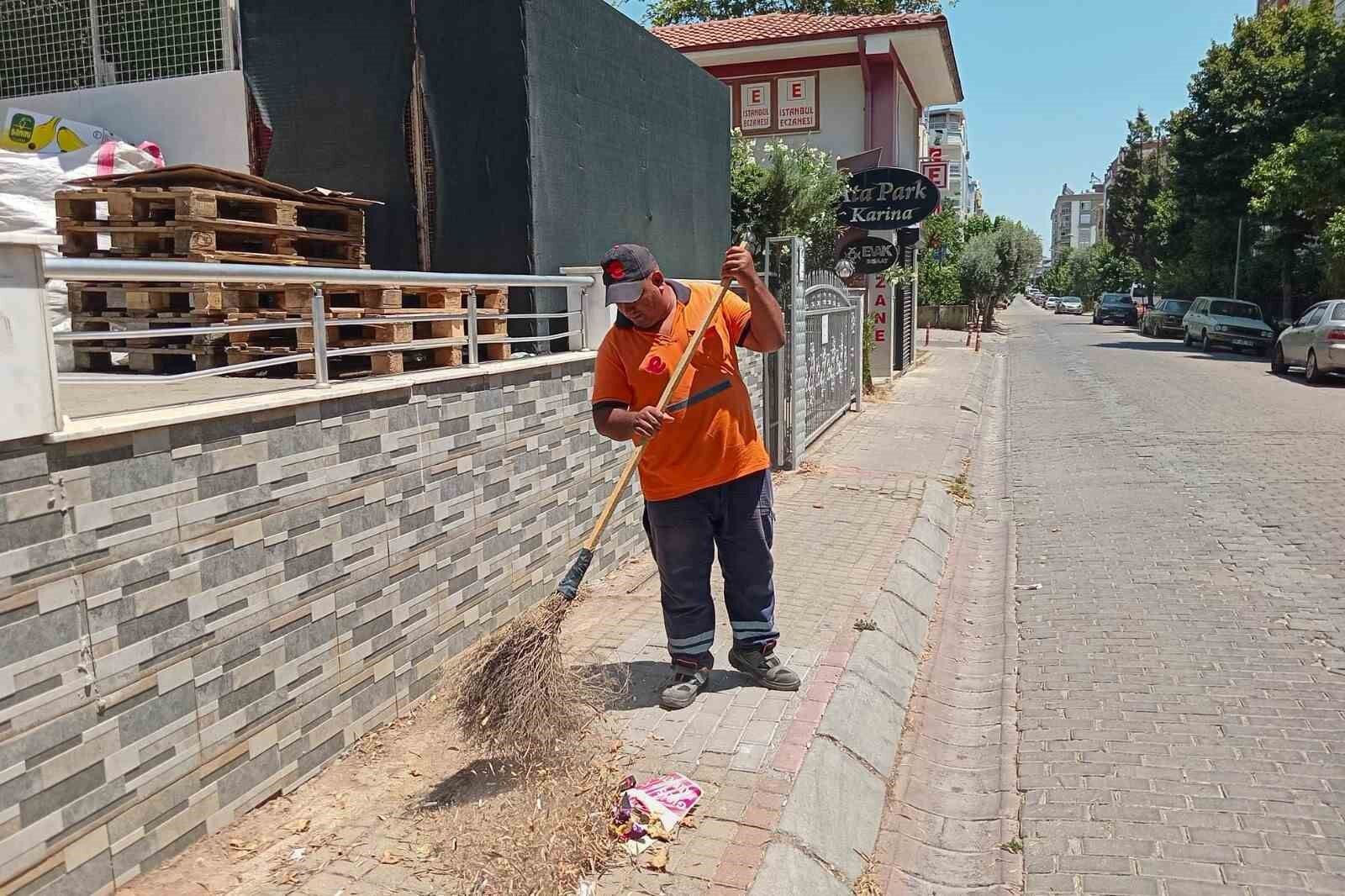 Efeler De Temizlik Calismalari Devam Ediyor 1784533210929 177992