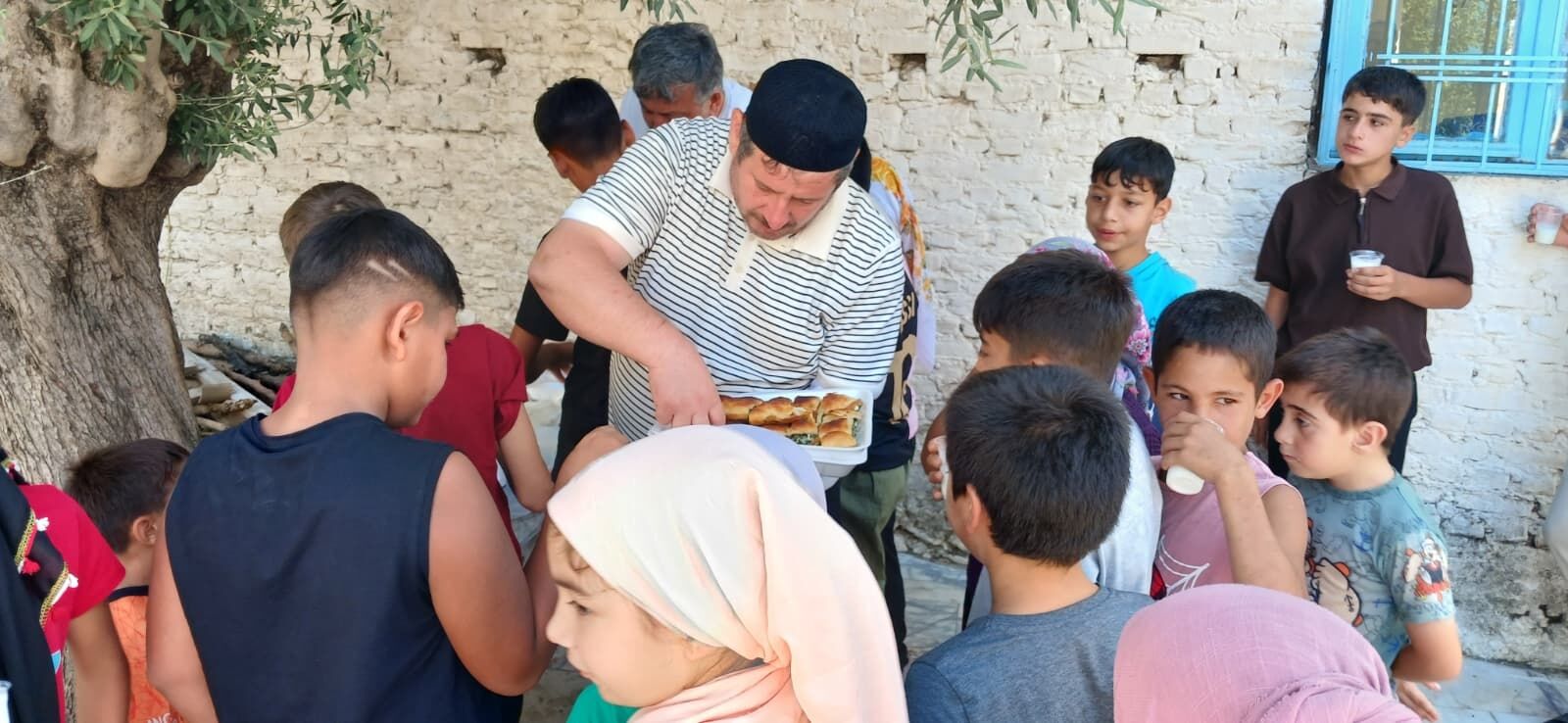 Haykoptan Kocagurlu Cocuklara Anlamli Destek 680554 609Ecf