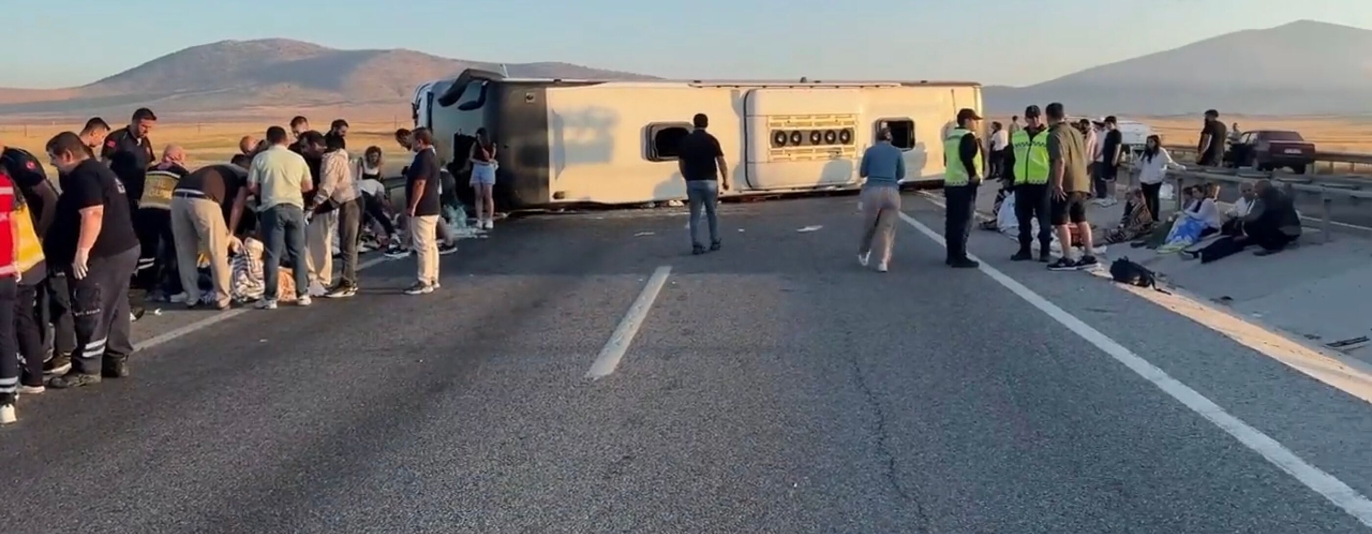 Istanbul Kusadasi Seferini Yapan Yolcu Otobusunde Feci Kaza 680309 611Ef0